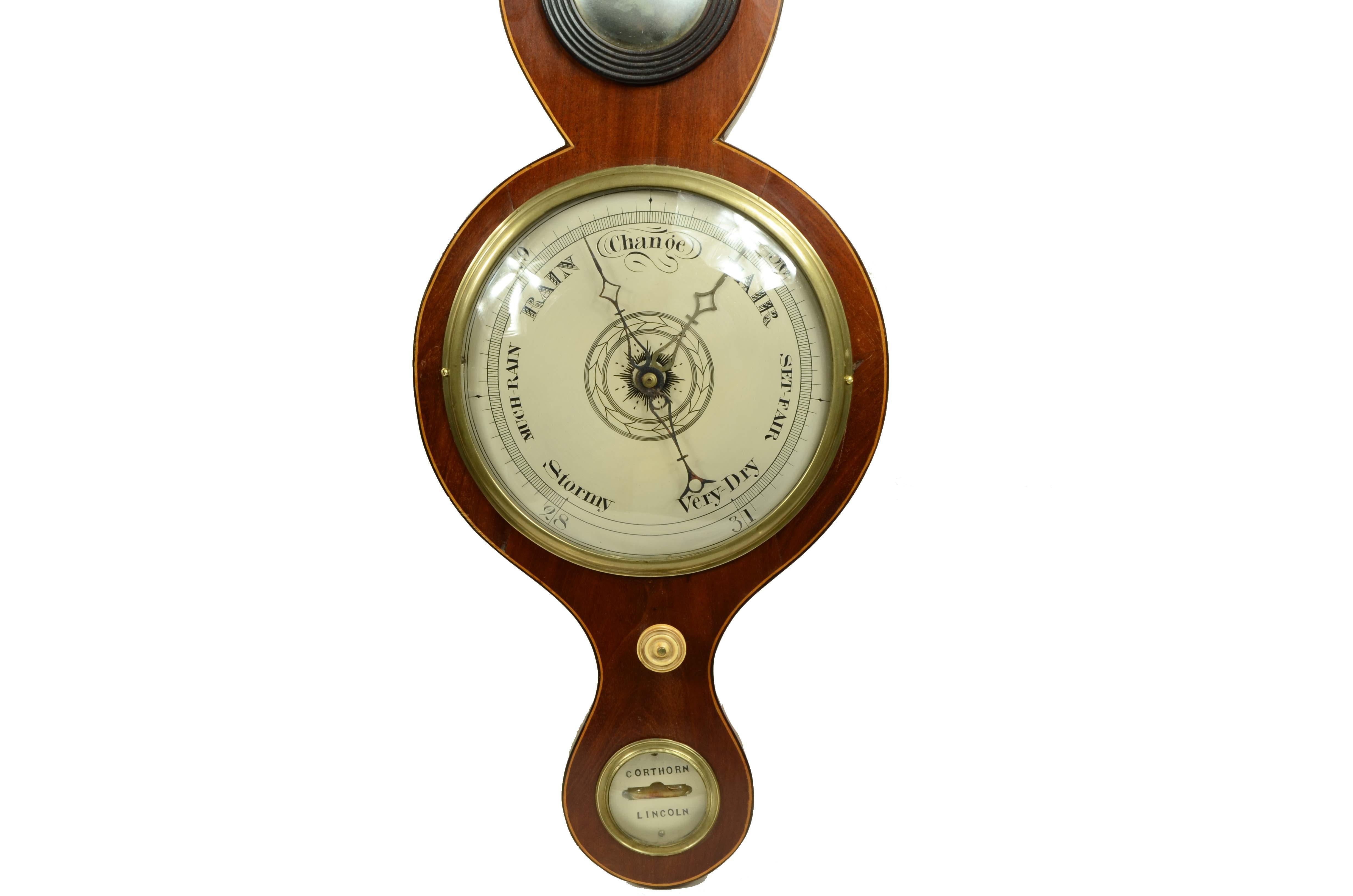Baromètre à mercure Torricellien en acajou, signé Corton  
Lincoln du milieu de l'année  19e siècle, avec nonius de lecture pour vérifier les variations de pression, thermomètre à alcool, hygromètre et niveau à bulle pour un positionnement correct 