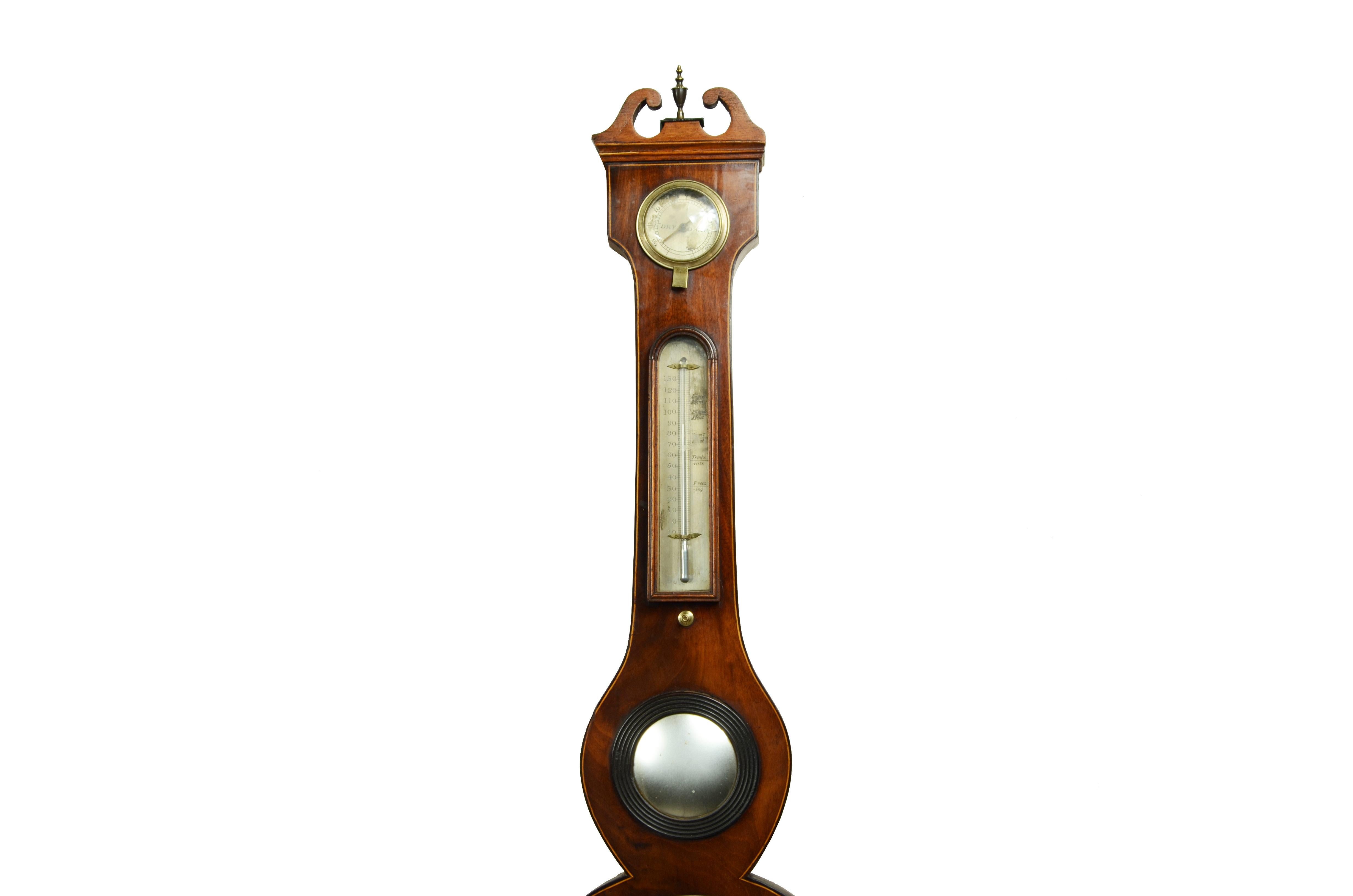 Barómetro de mercurio Torricellian en madera de caoba, firmado Davis 65 Bold St. Liverpool activo en esta dirección de 1839 a 1841, completo con nonius de lectura para comprobar la variación de presión, termómetro de mercurio, higrómetro y nivel de