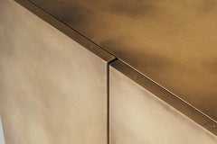 Armadietto Baron a 3 ante - Ottone patinato - Made in Britain di Novocastrian