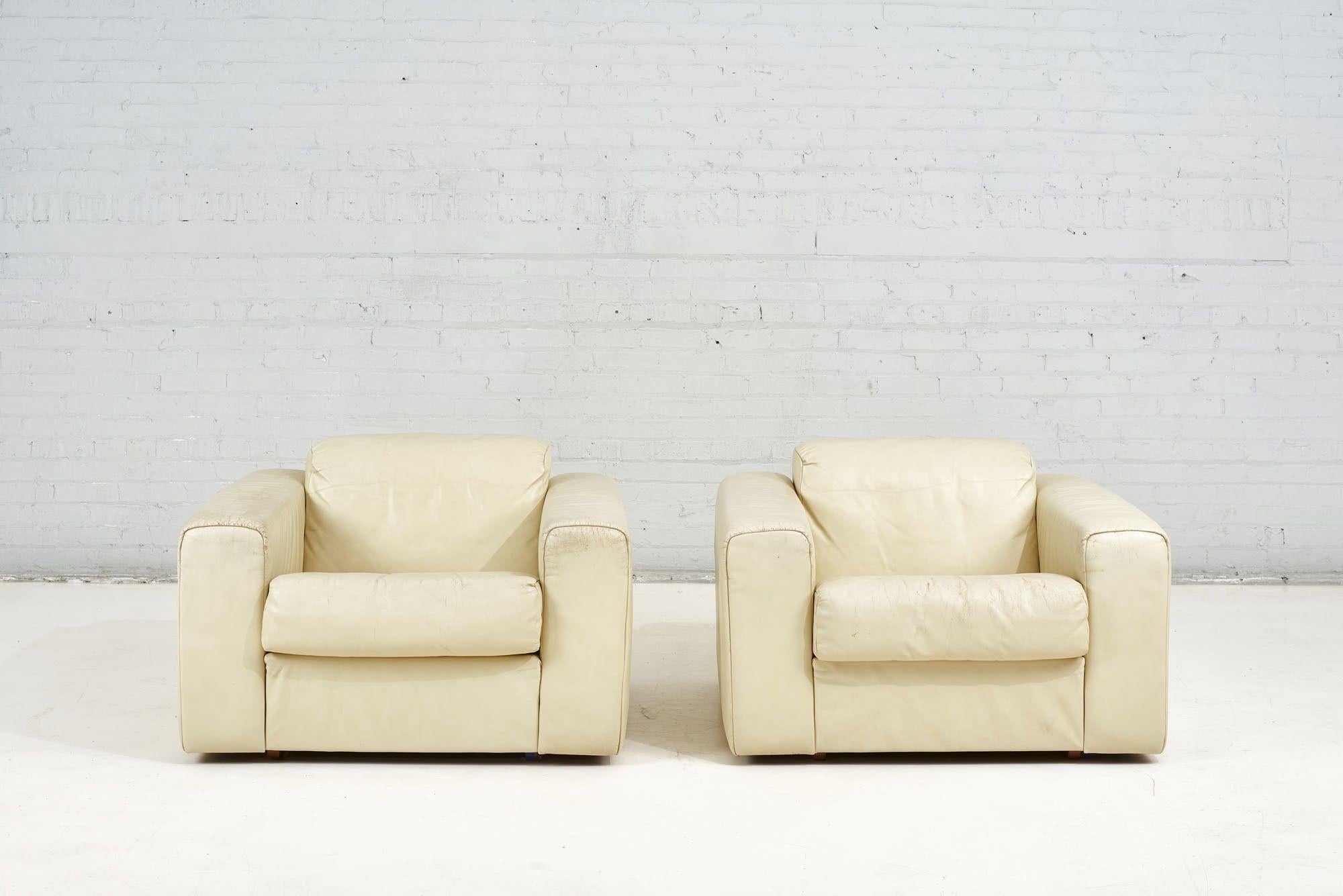 Baron lounge chair by Robert Haussmann for Stendig, Cream Leather, 1970. Original leather with beautiful patina. Sofa is sold in separate listing.

