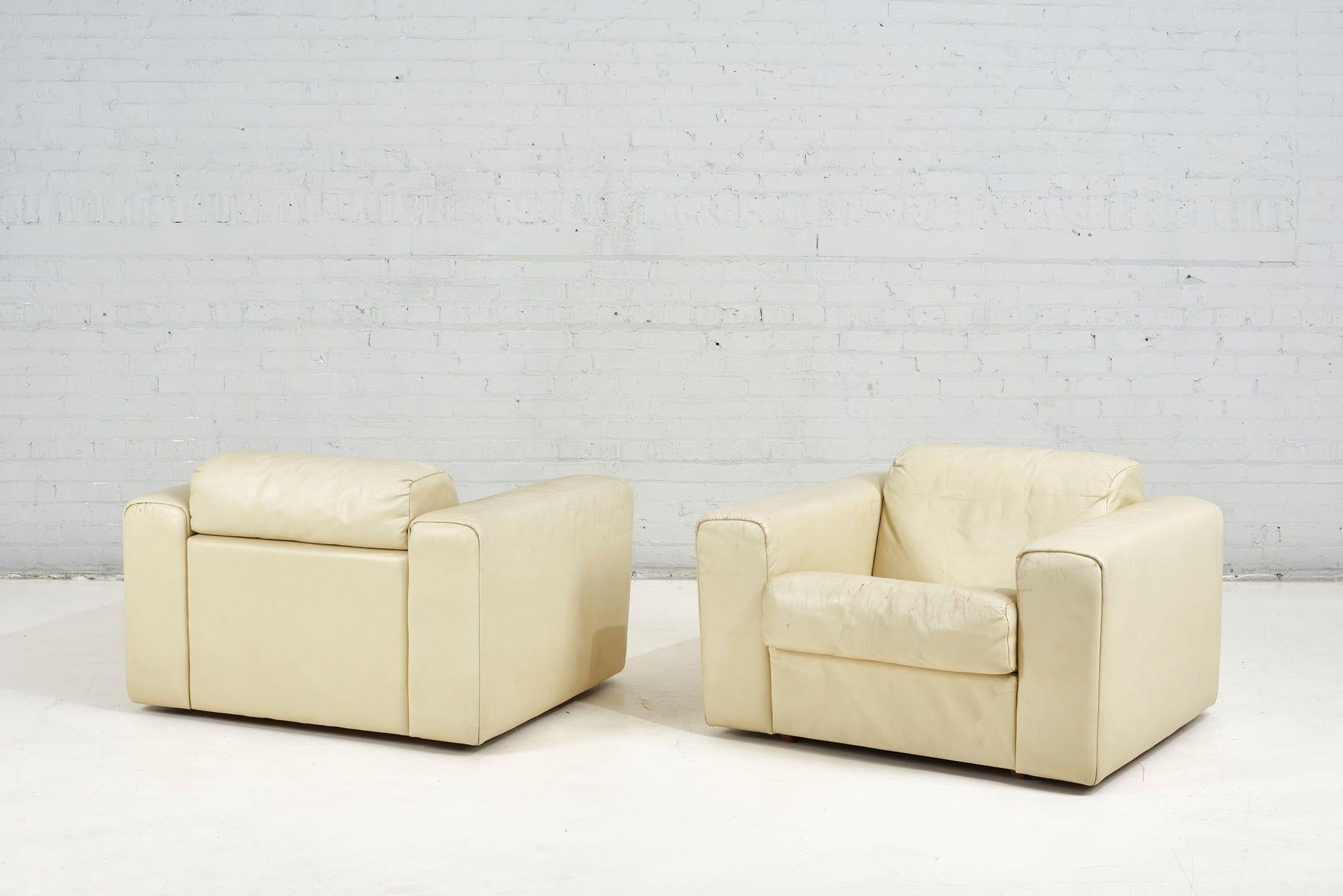 Baron Lounge Chairs by Robert Haussmann for Stendig, Cream Leather, 1970 In Good Condition For Sale In Chicago, IL