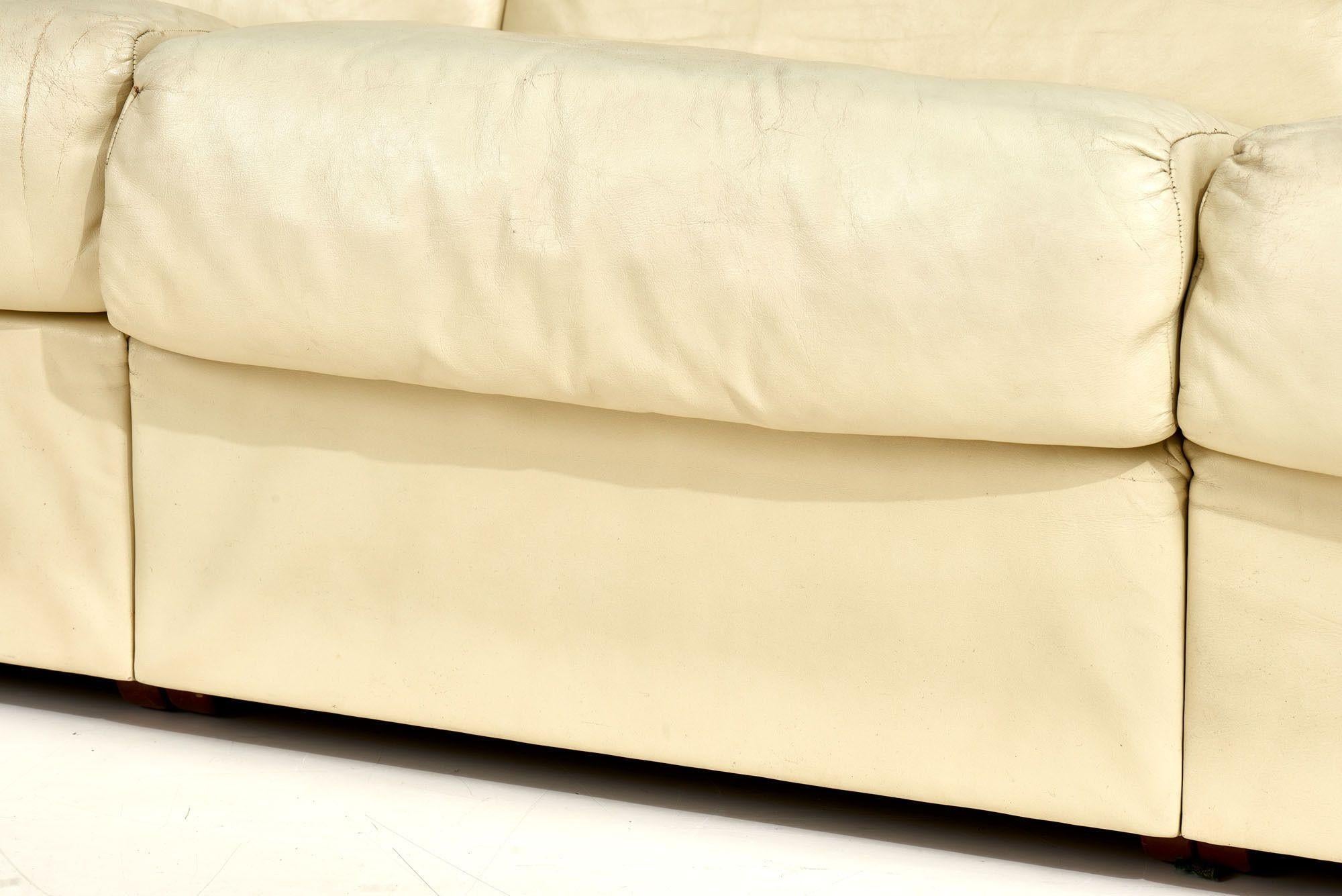 Divano Baron di Robert Haussmann & Haussmann per Stendig, pelle color crema, 1970 in vendita 3
