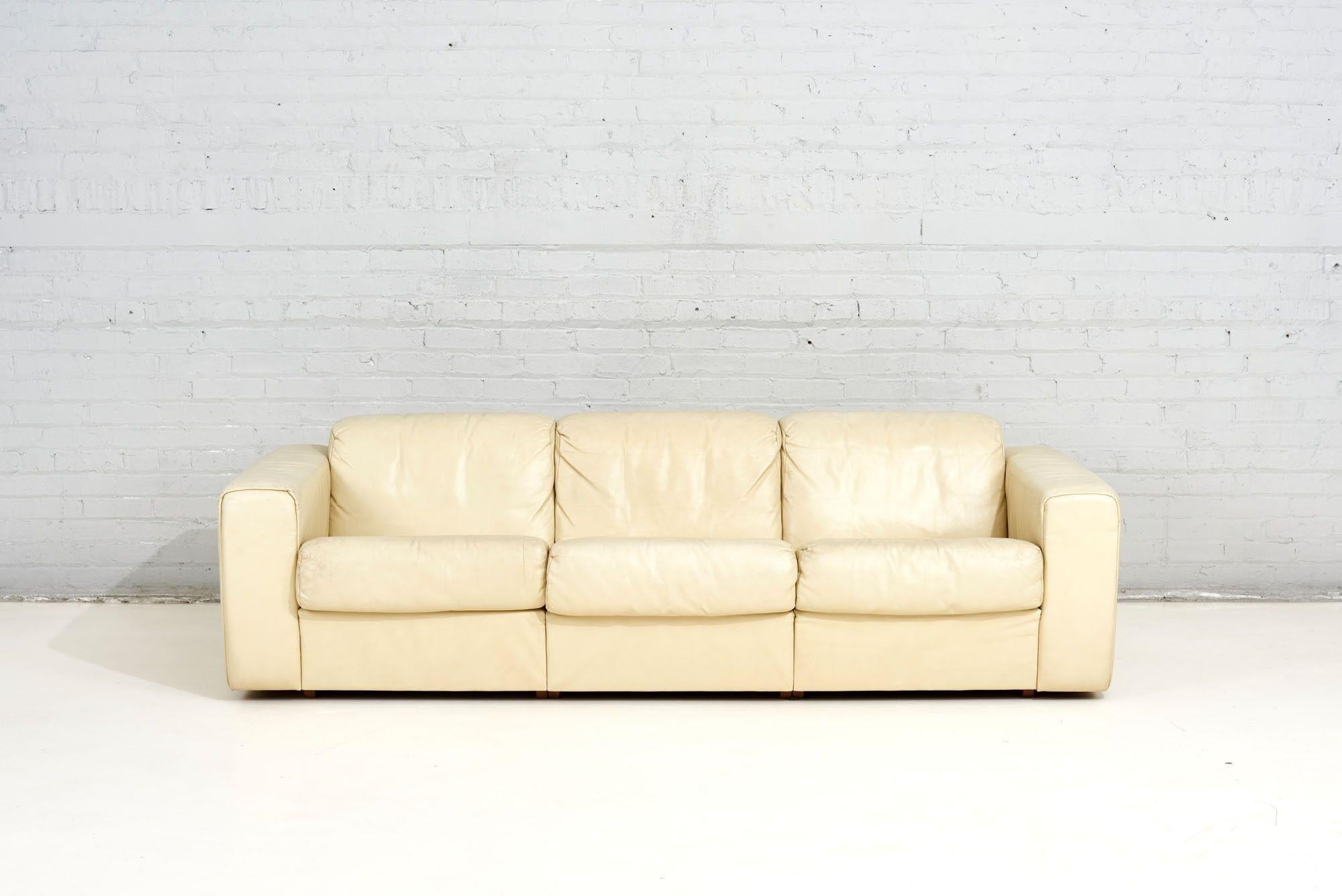 Mid-Century Modern Baron Sofa by Robert Haussmann for Stendig, Cream Leather, 1970 For Sale