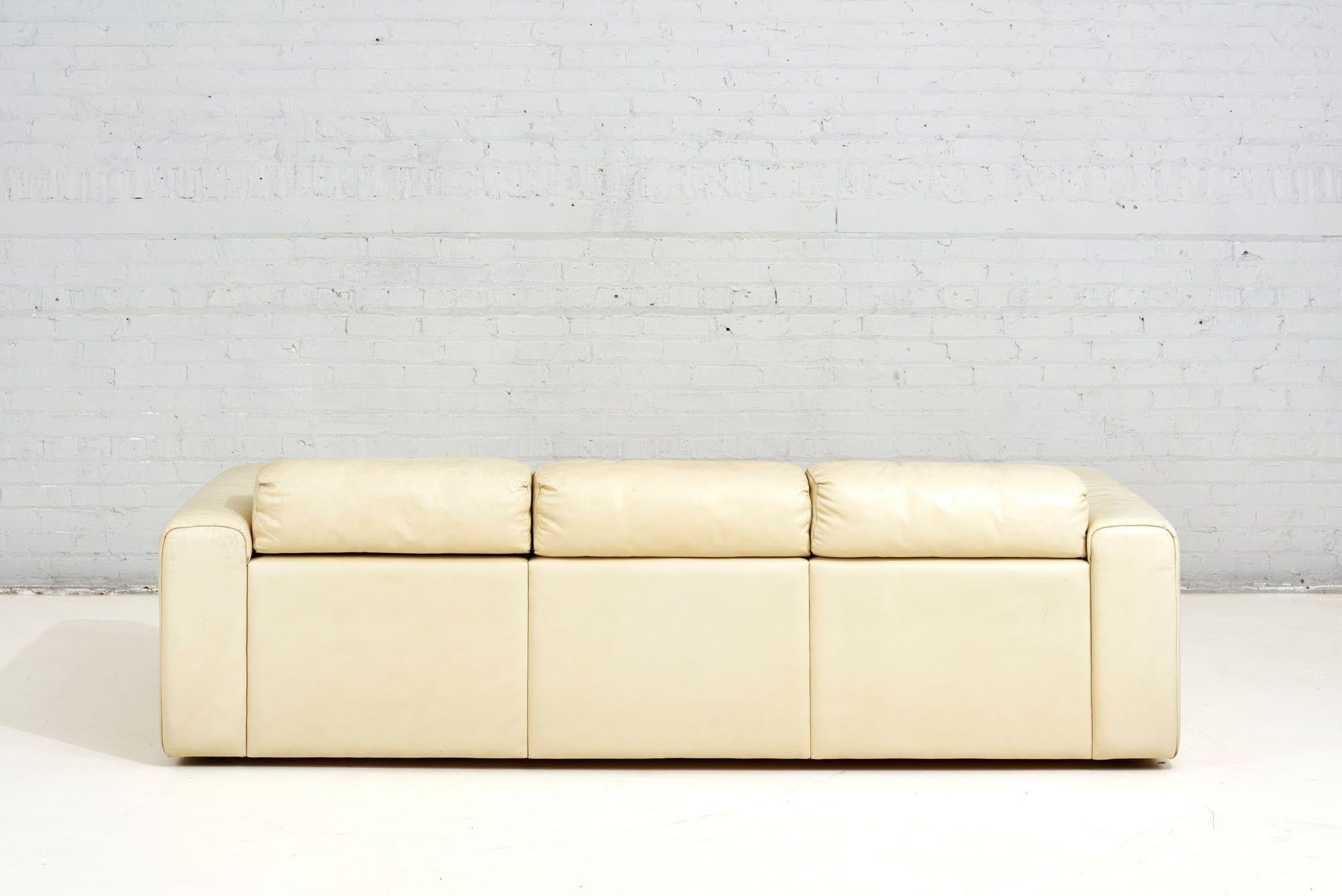 Baron Sofa by Robert Haussmann for Stendig, Cream Leather, 1970 For Sale 3