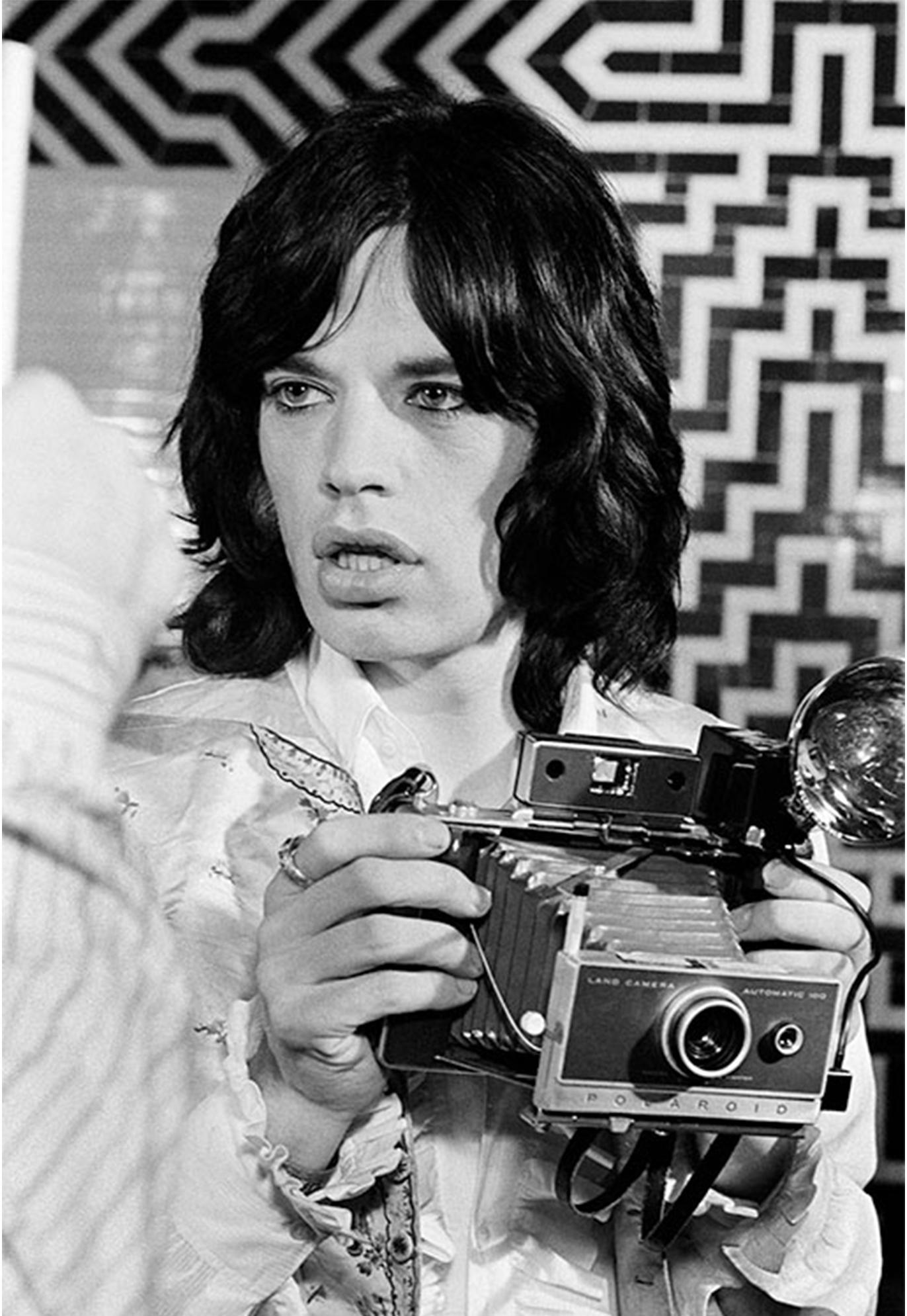 Mick Jagger de The Rolling Stones por el legendario fotógrafo fallecido, Baron Wolman, Tomada en el plató de "Performance" en Londres, septiembre de 1968. 

Un ejemplar disponible
Edición limitada firmada nº 9/150
Gelatina de plata impresa a mano