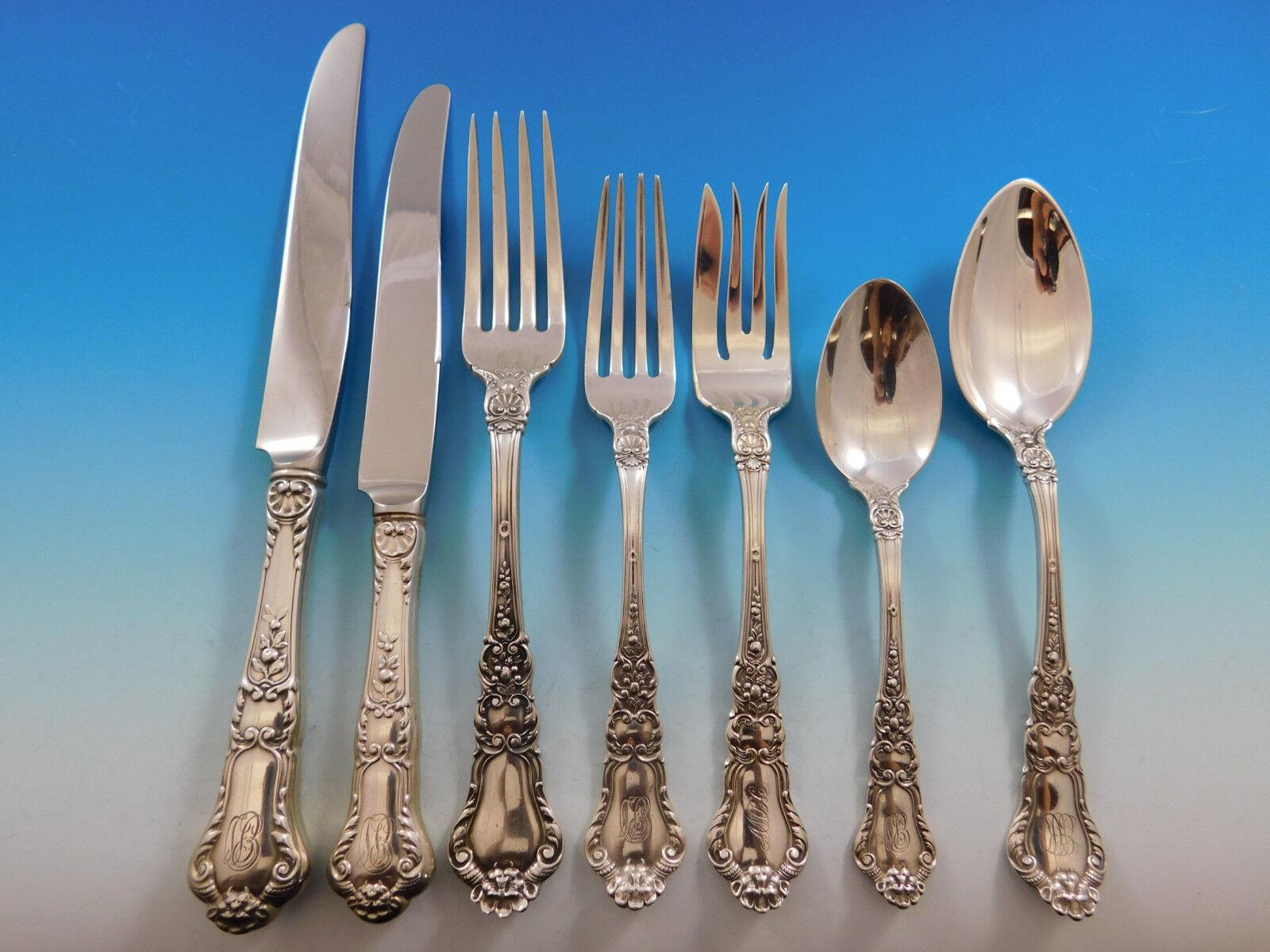 Eccezionale set di posate in argento sterling Old Baronial by Gorham per cena e pranzo con motivo a leone, 120 pezzi. Questo set comprende:

12 coltelli per la cena, 9 3/4