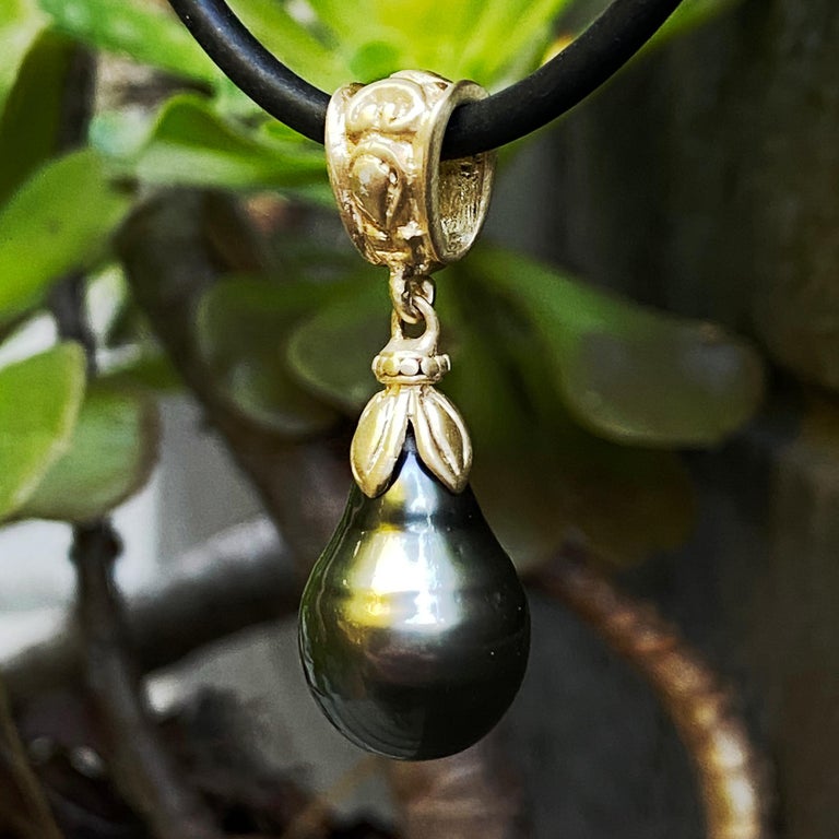 Baroque 14mm Genuine Tahitian Black Pearl Pendant Or Fob In 18 Karat 