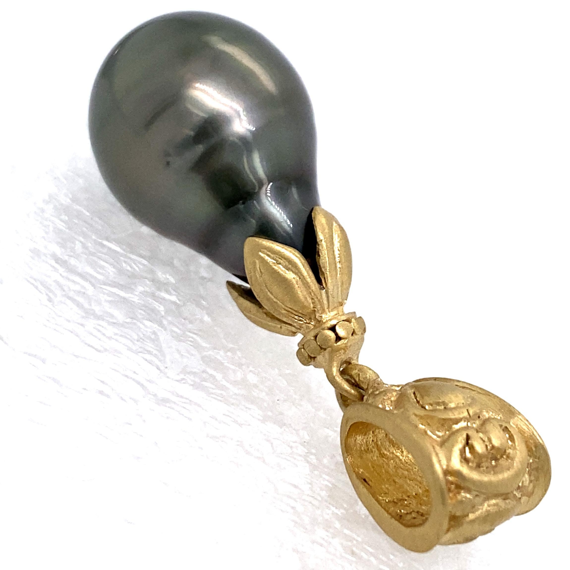Contemporary Two-Piece 18K Gold & 14mm Baroque Tahitian Pearl Pendant on Apatite/Iolite Chain For Sale