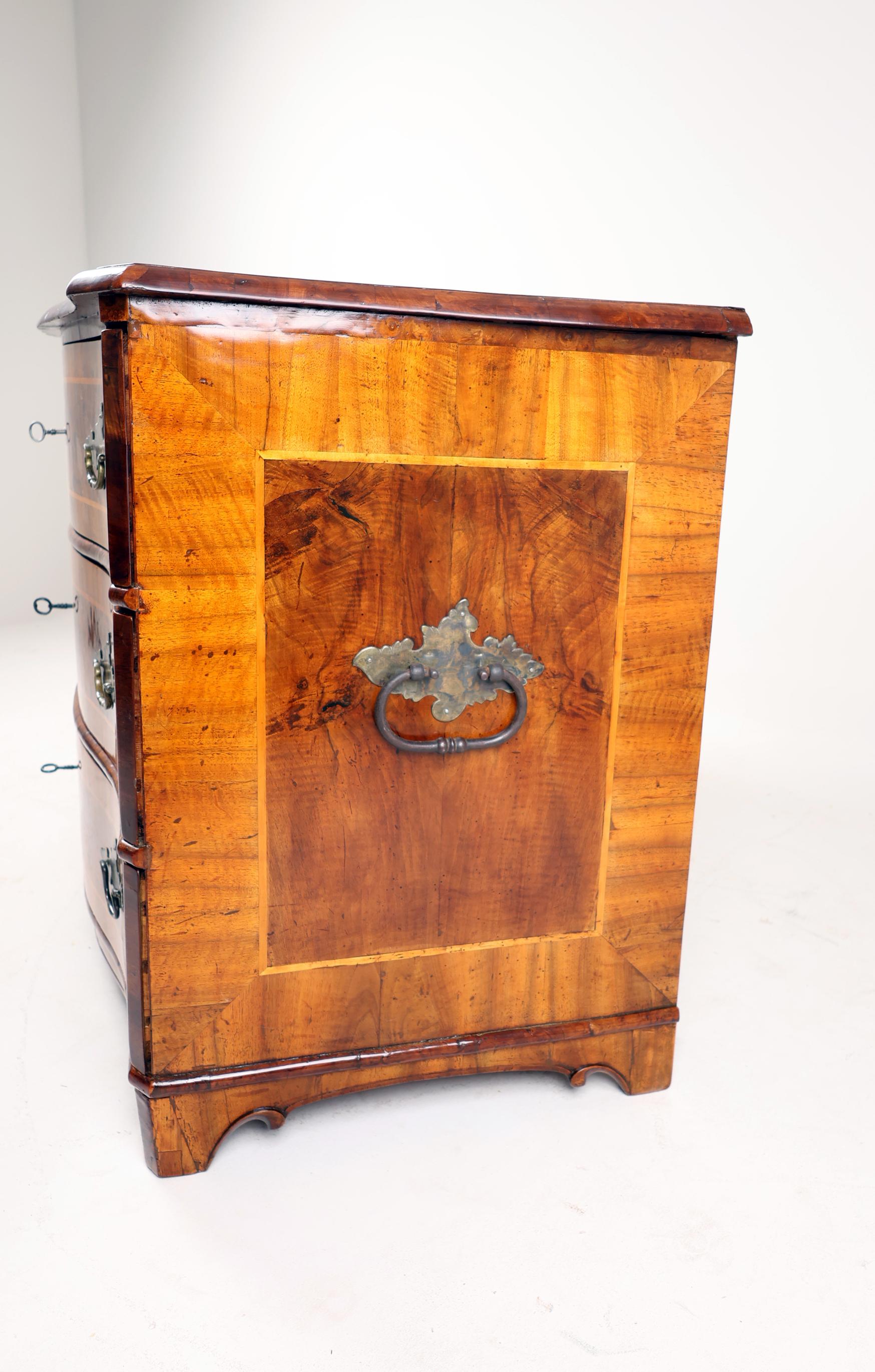 Cassettiera barocca del XVIII secolo in vendita 3