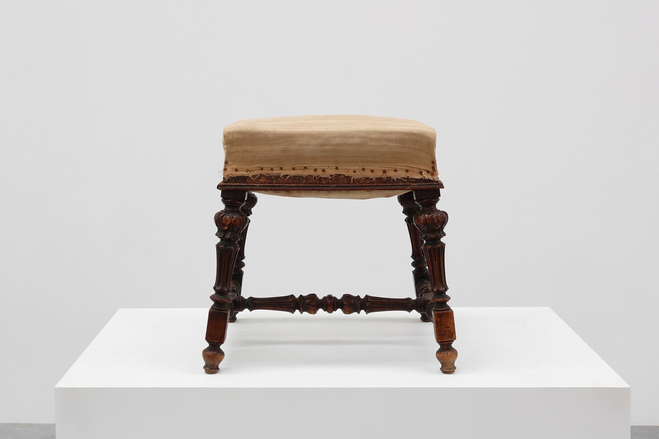 Taburete barroco de roble del siglo XIX de estilo Luis XV, Francia Francés en venta