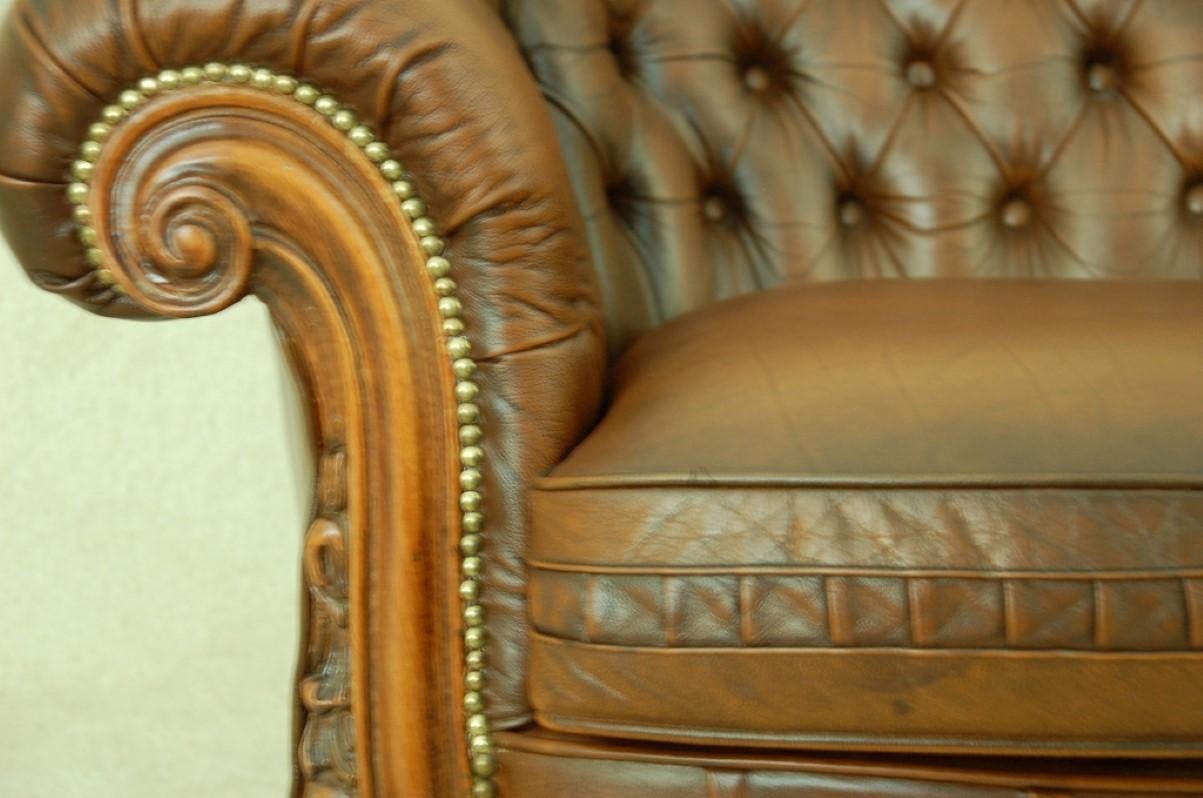 Baroque 20th Century Chesterfield Settee Special Rare to Find 3 + 2 + 1 +Ottoman In Excellent Condition For Sale In Eindhoven, NL