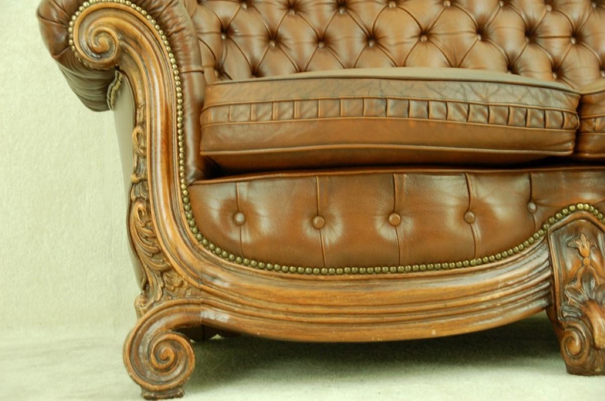 Baroque, 20th Century Chesterfield Settee Special Rare to Find For Sale 13