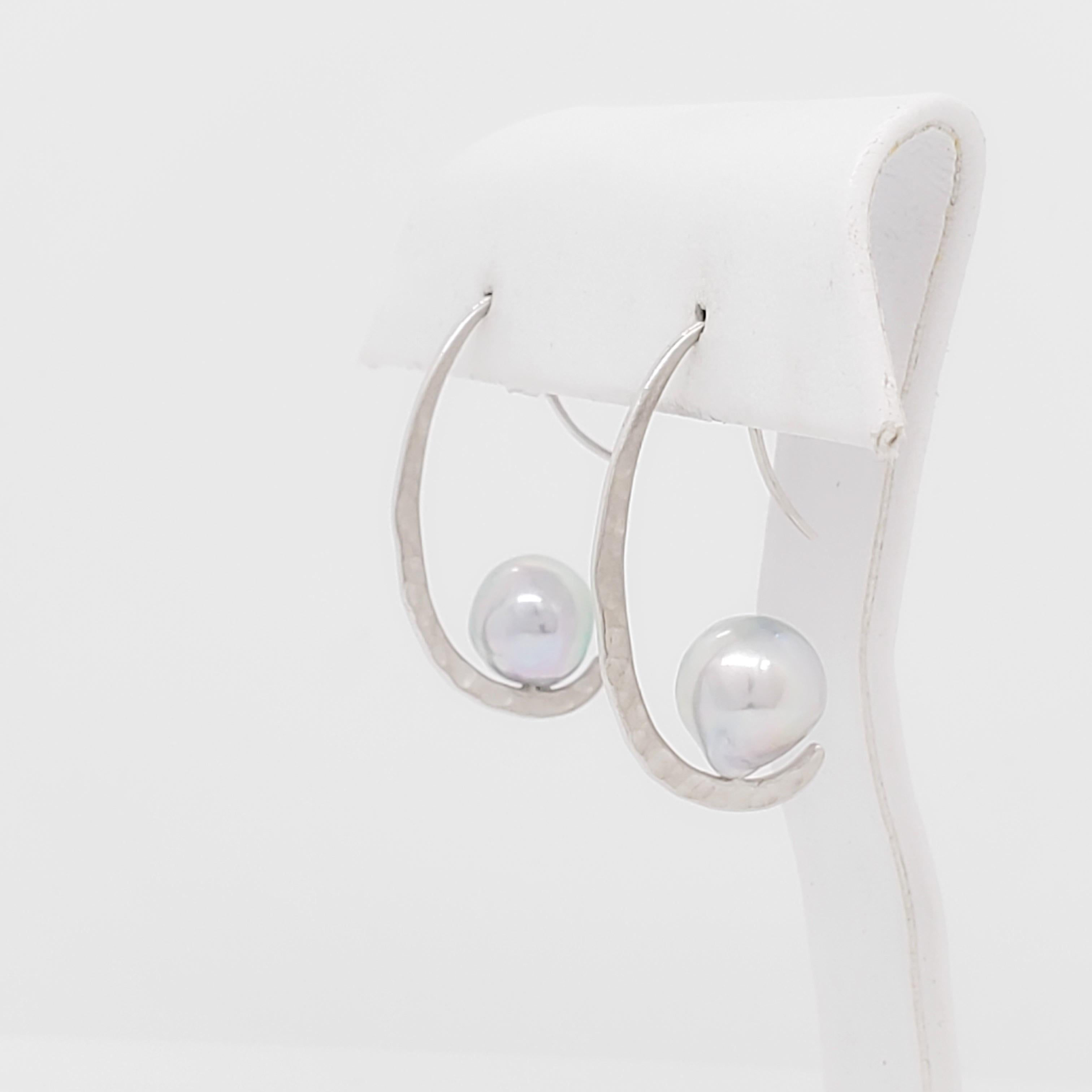 Baroque Akoya Pearl Dangle Earring in 18k White Gold In New Condition For Sale In Los Angeles, CA
