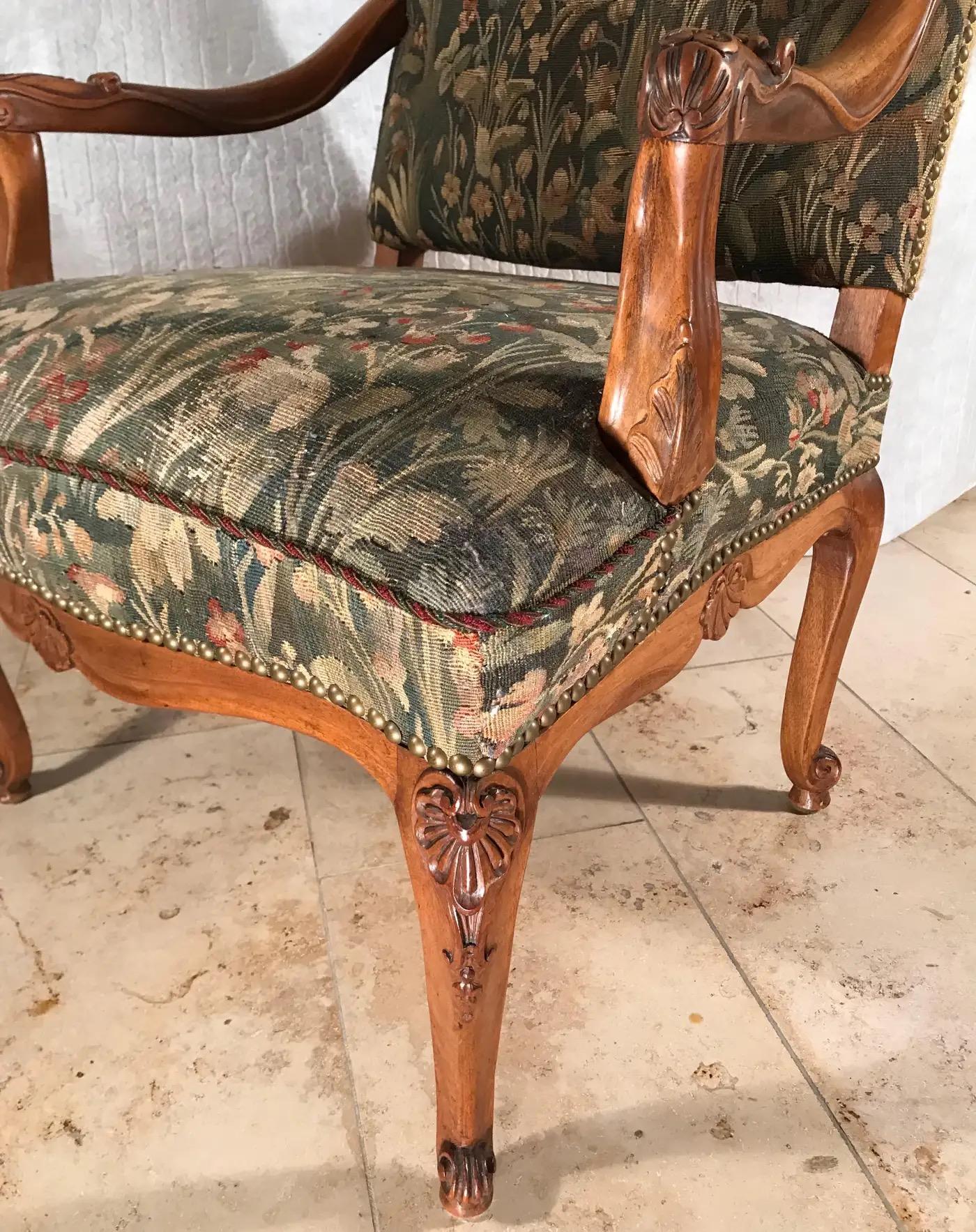 Sillón barroco, Alemania Siglo XIX, Nogal finamente tallado Tallado a mano en venta