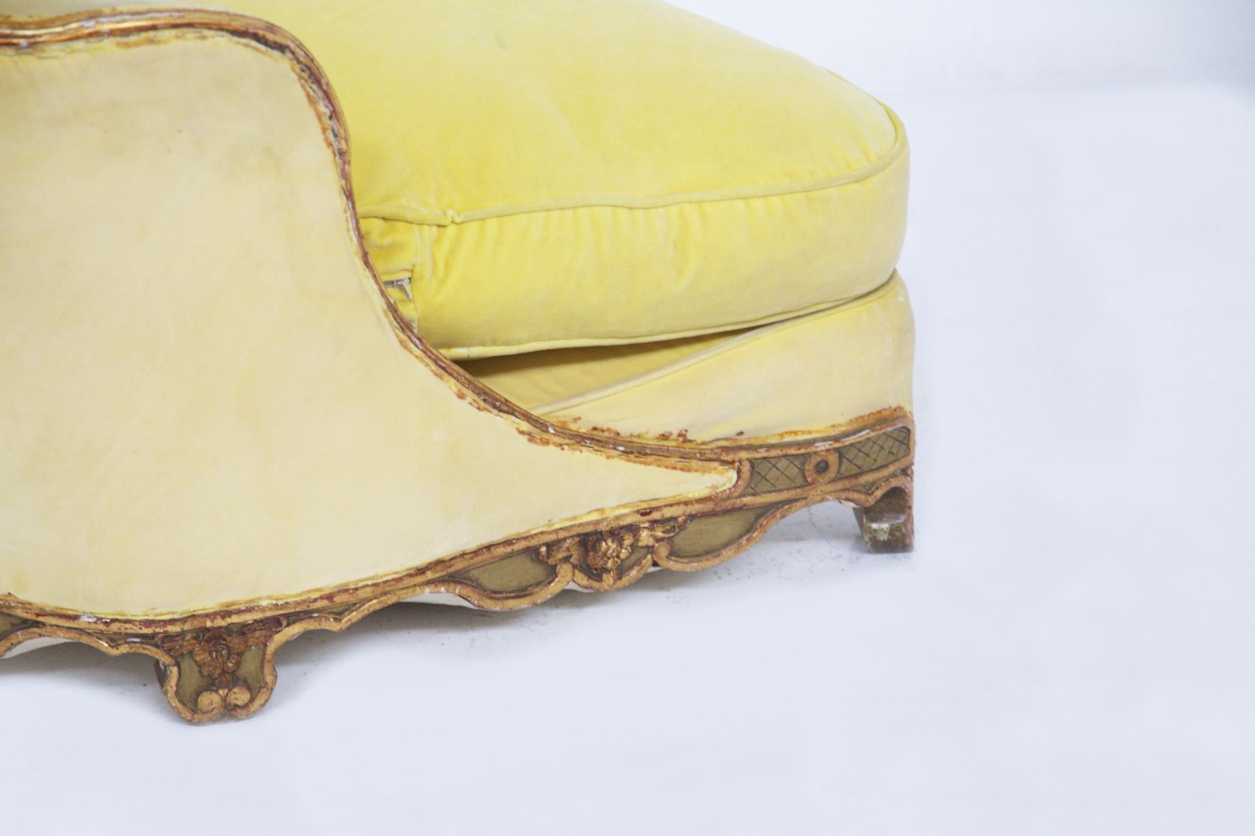 Baroque Armchair in Giltwood and Yellow Velvet For Sale 5