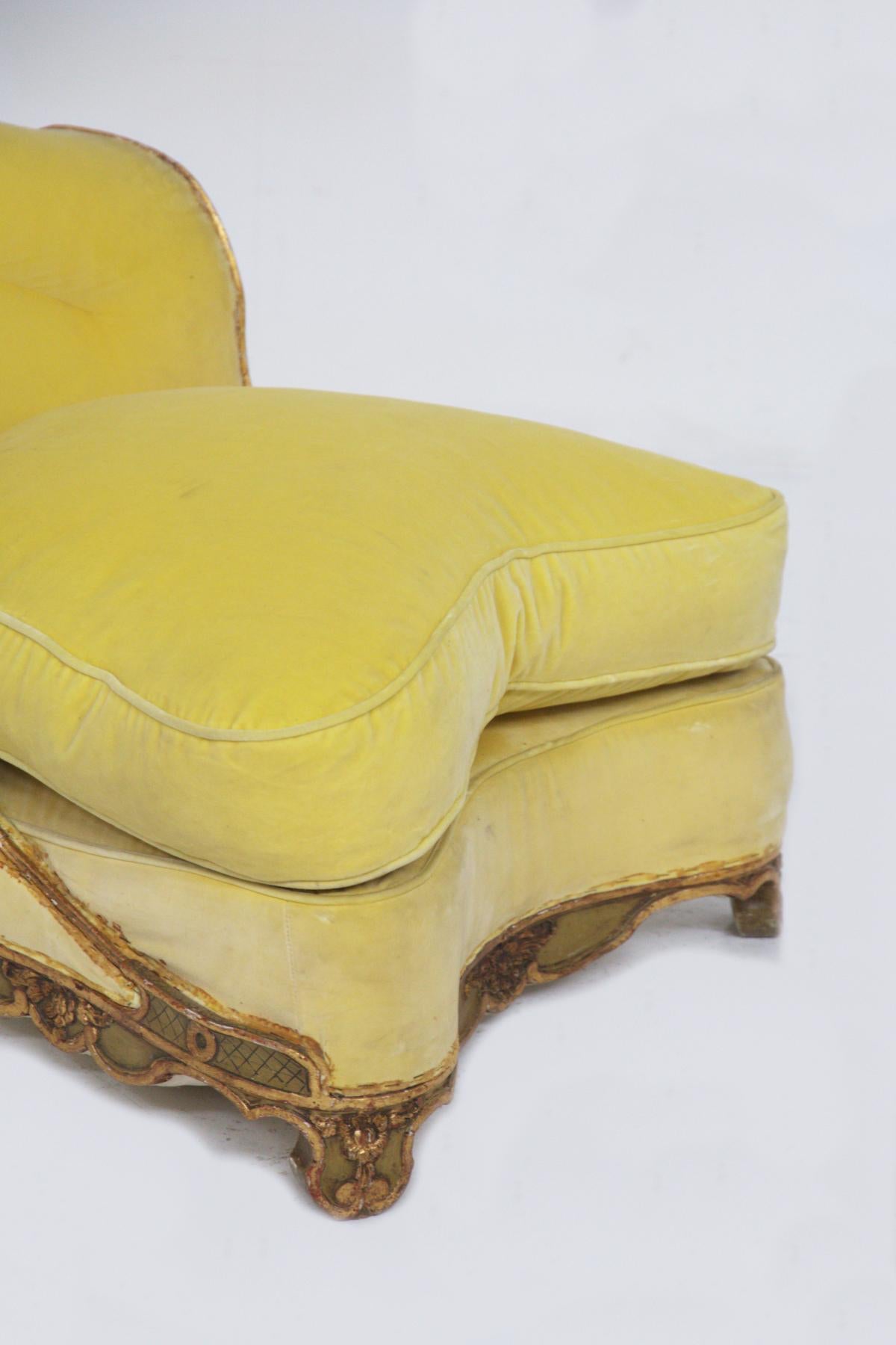 Baroque Armchair in Giltwood and Yellow Velvet For Sale 3