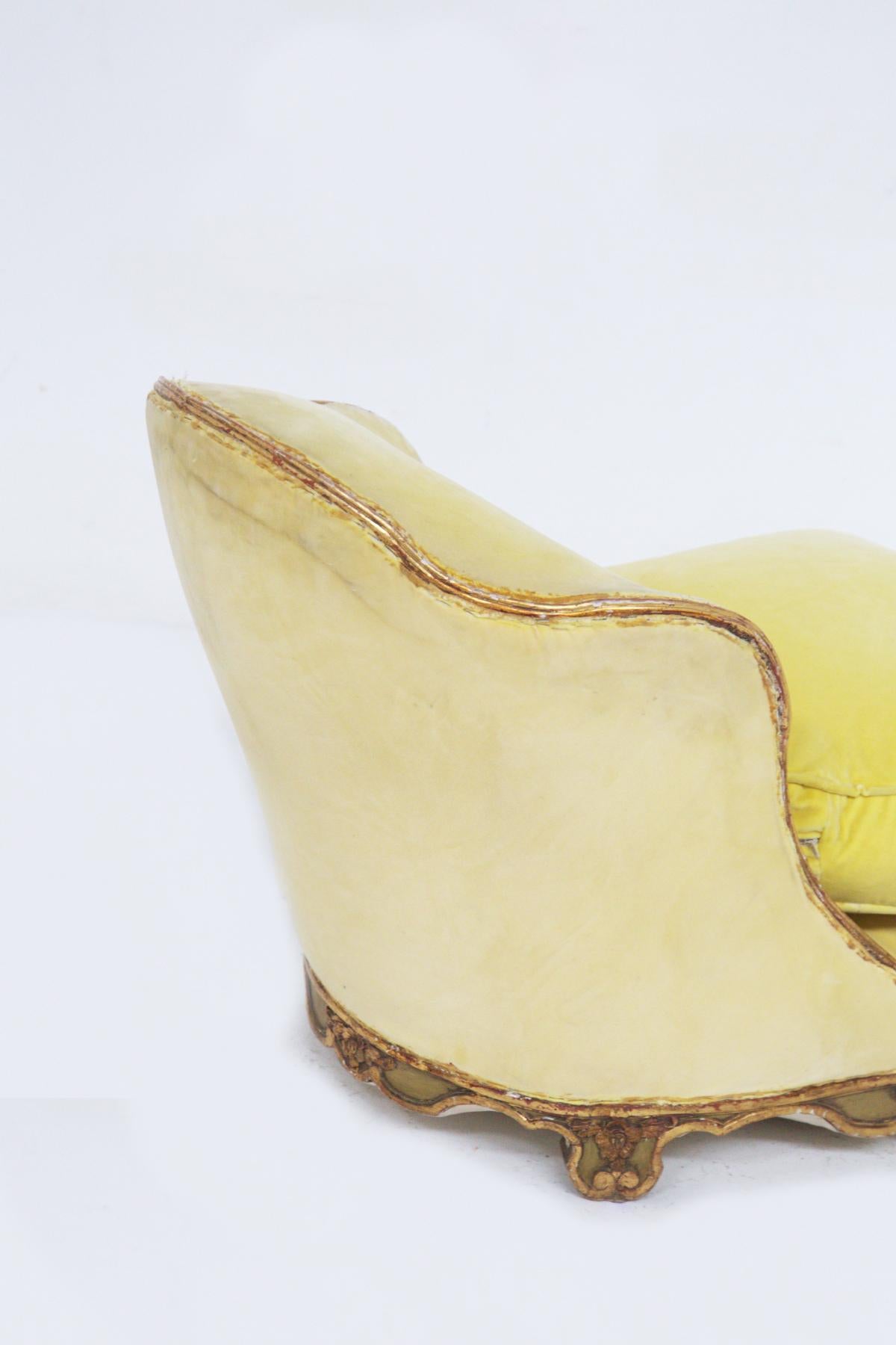 Baroque Armchair in Giltwood and Yellow Velvet For Sale 4