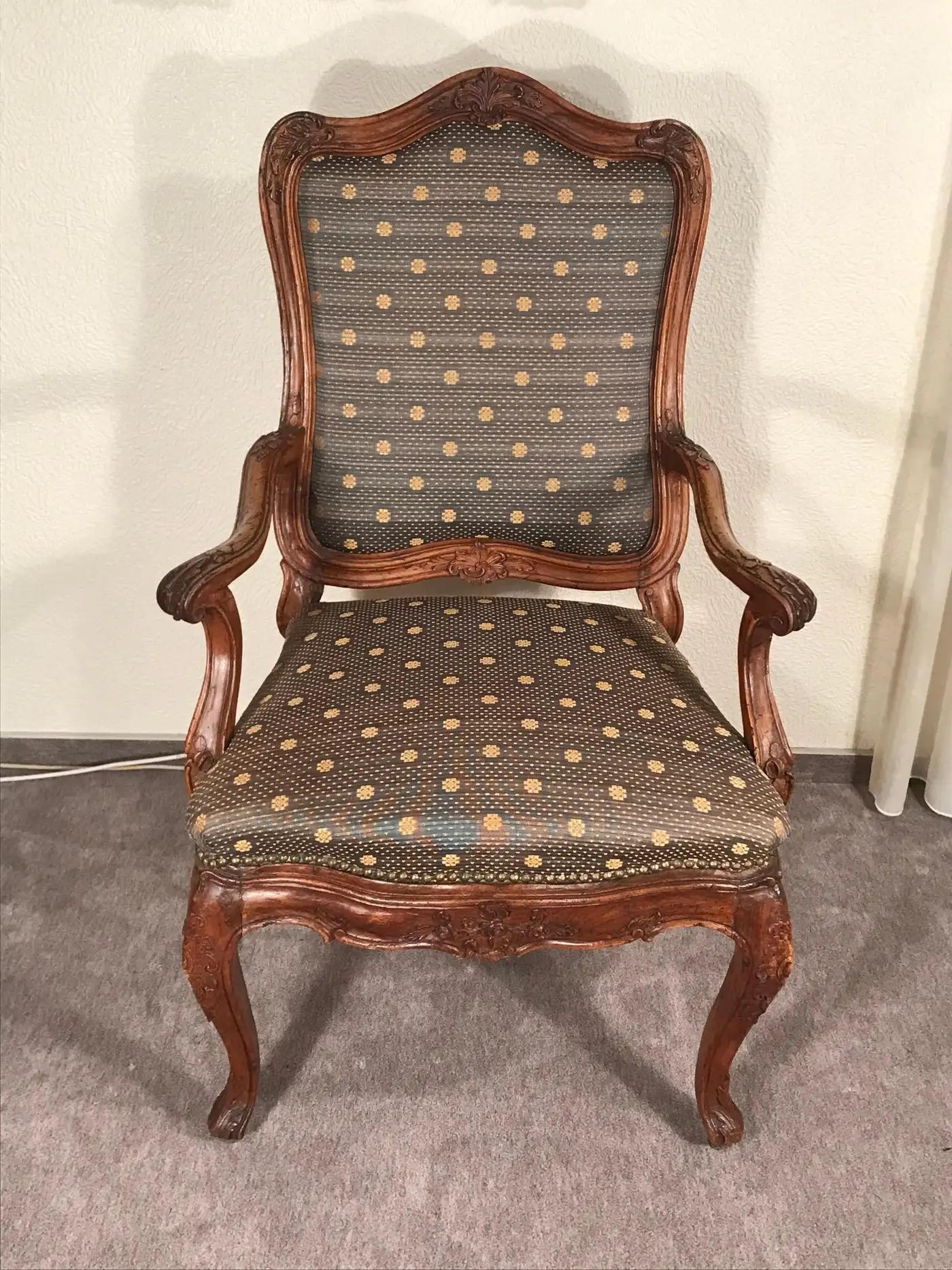 Antique Baroque Armchair – Hand-Carved Oak Chair from 1750s Southern Germany

Discover a rare and original Baroque armchair crafted between 1750-1760 in Southern Germany. Made from durable oak, this exquisite piece showcases intricate hand-carved