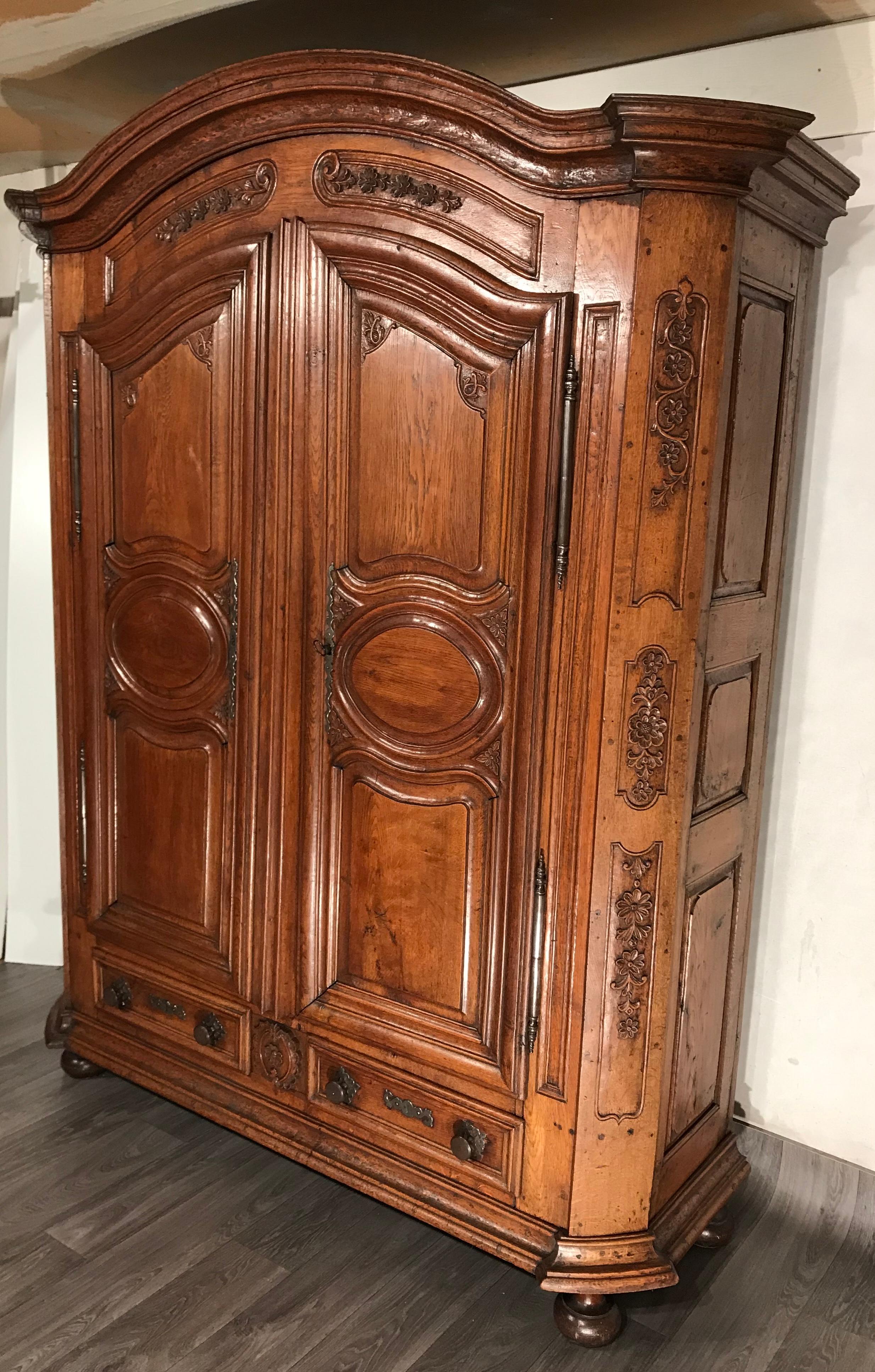 Baroque armoire, France, 1750. 
This unique impressive 18th century Baroque armoire comes from the eastern part of France. It is made of massive oak and has beautiful hand carved details. It comes with original fittings and key. 
The armoire is in