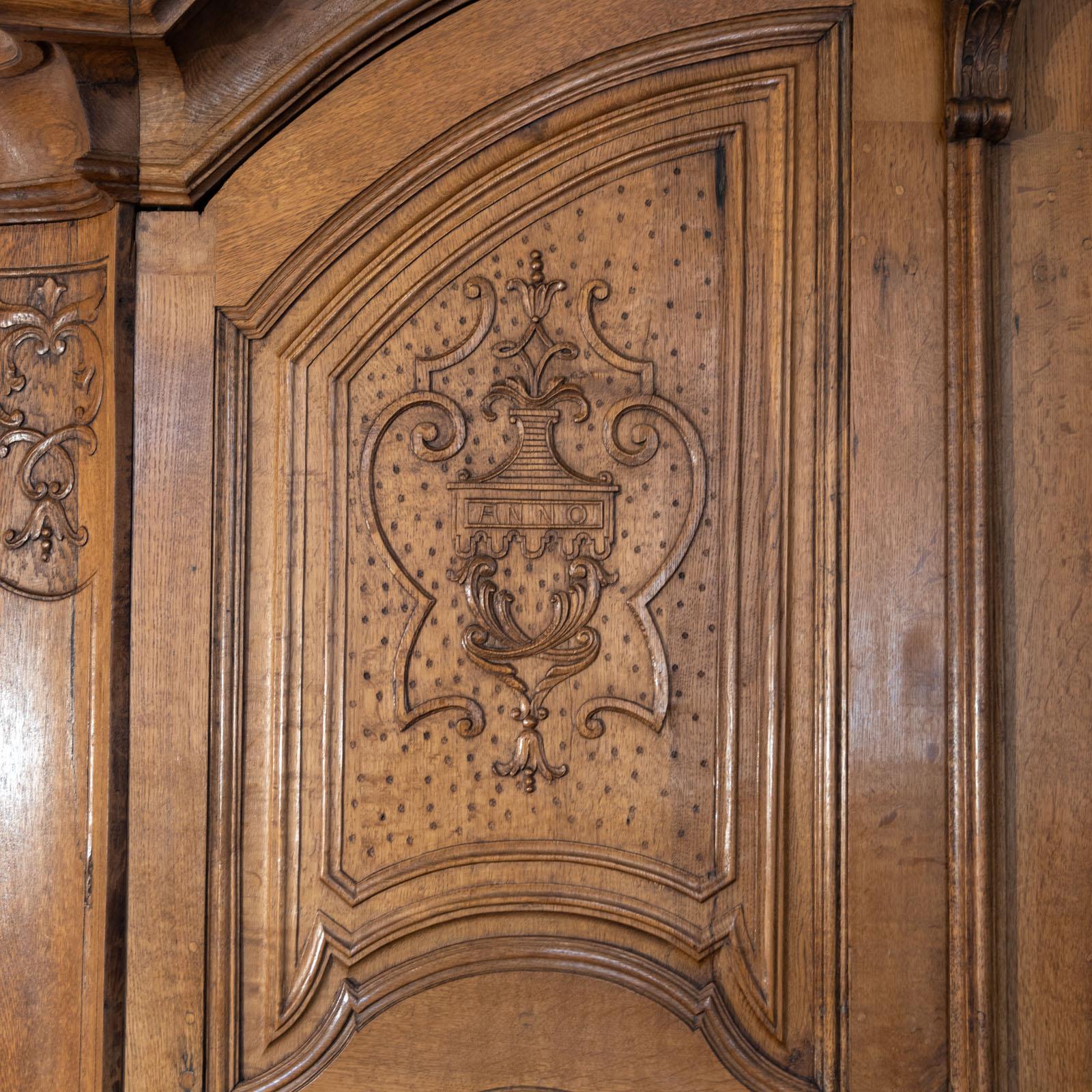 Baroque Armoire in Oak, 18th / 20th century In Good Condition For Sale In Greding, DE