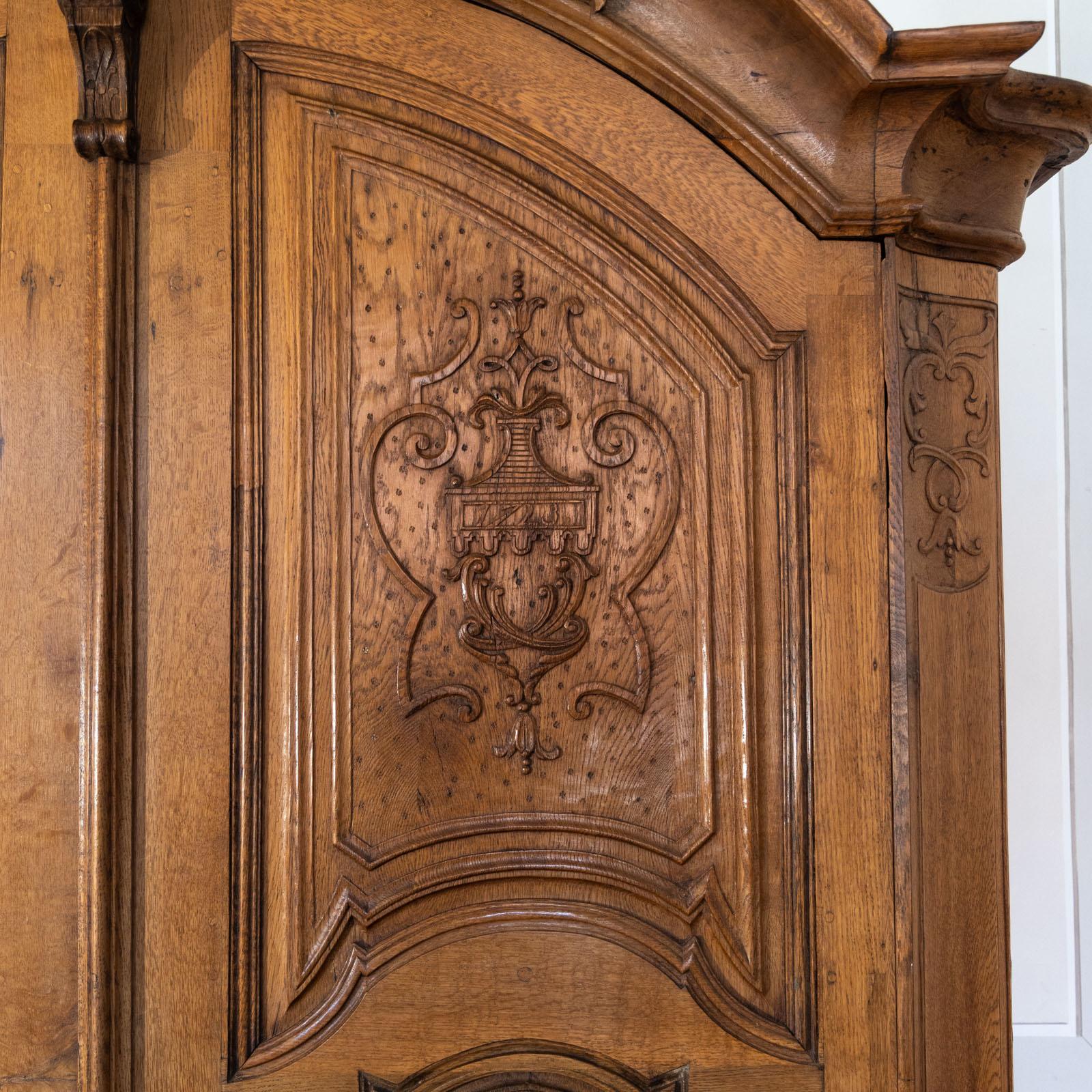 20th Century Baroque Armoire in Oak, 18th / 20th century For Sale