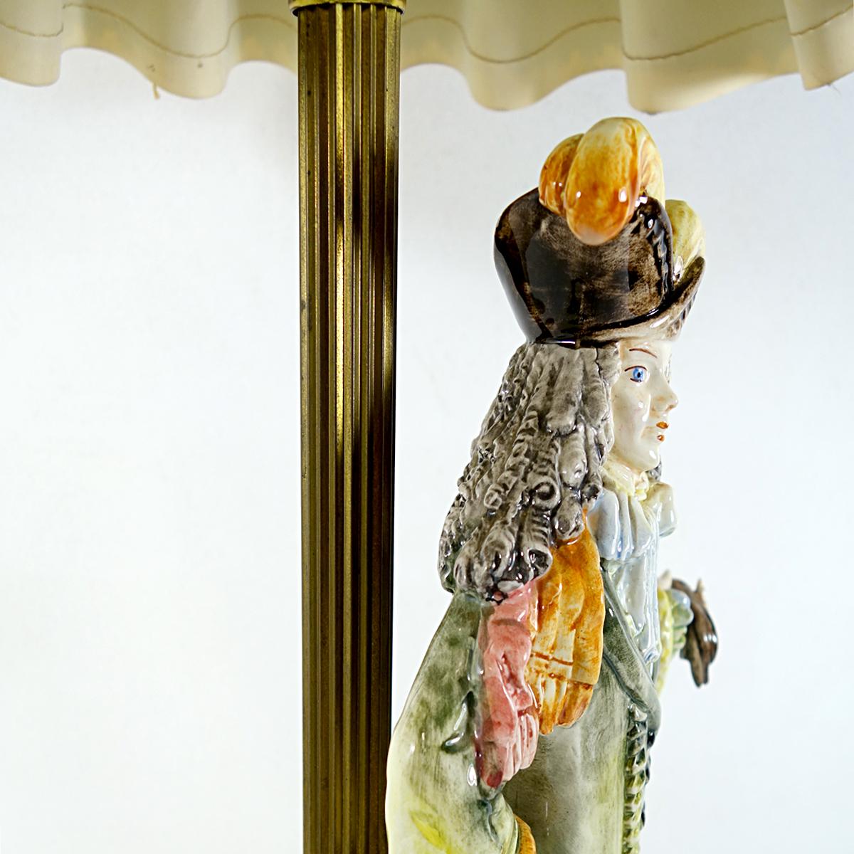 Baroque Lampe de table baroque en porcelaine de Bassano représentant un aristocrate italien en vente