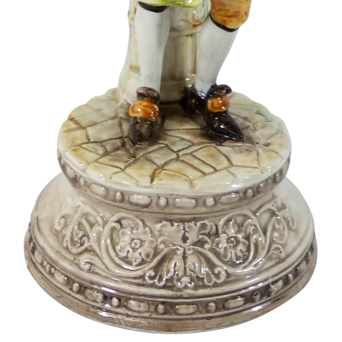 Lampe de table baroque en porcelaine de Bassano représentant un aristocrate italien en vente 1