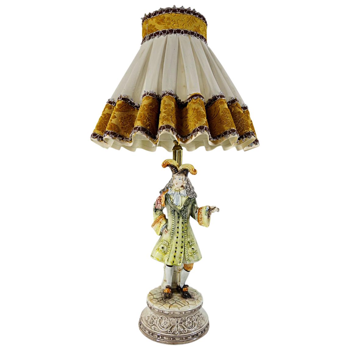 Lampe de table baroque en porcelaine de Bassano représentant un aristocrate italien en vente