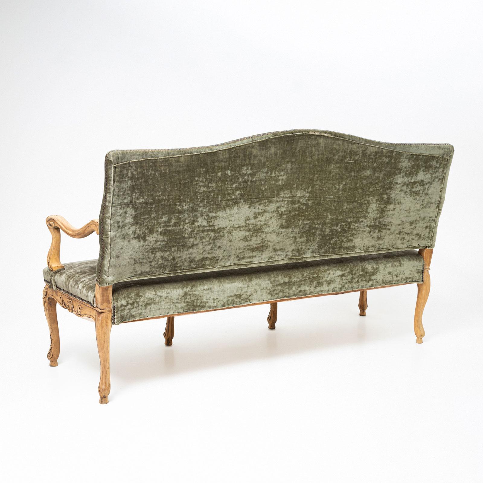 Européen Banc baroque avec tapisserie en velours vert, 18ème siècle en vente