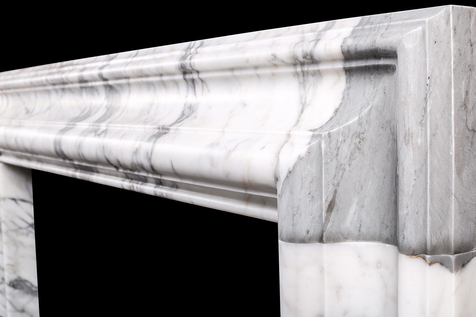 Cheminée baroque en marbre statuaire blanc italien Neuf à London, GB