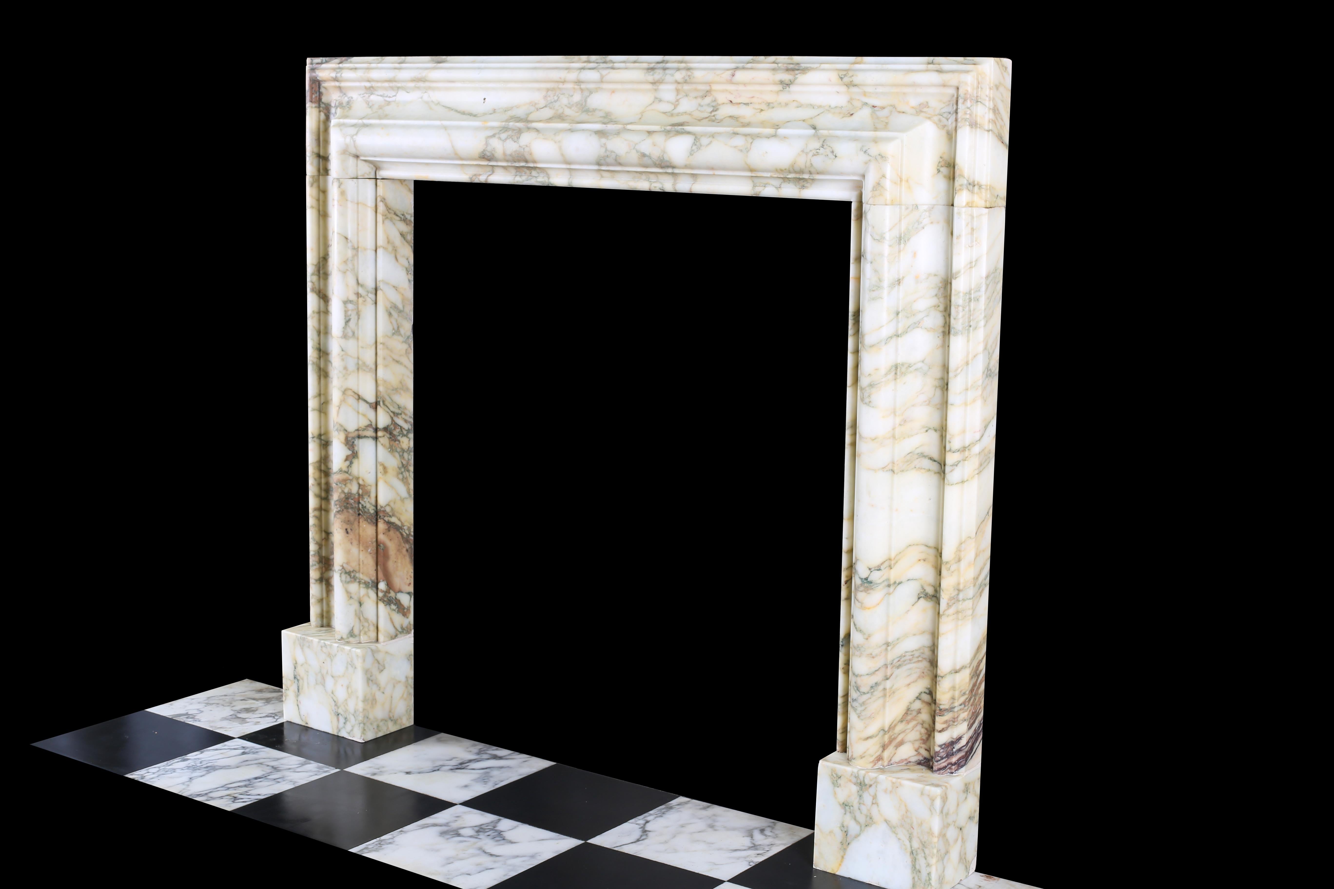Sculpté Cheminée baroque italienne Brescia Violette en vente