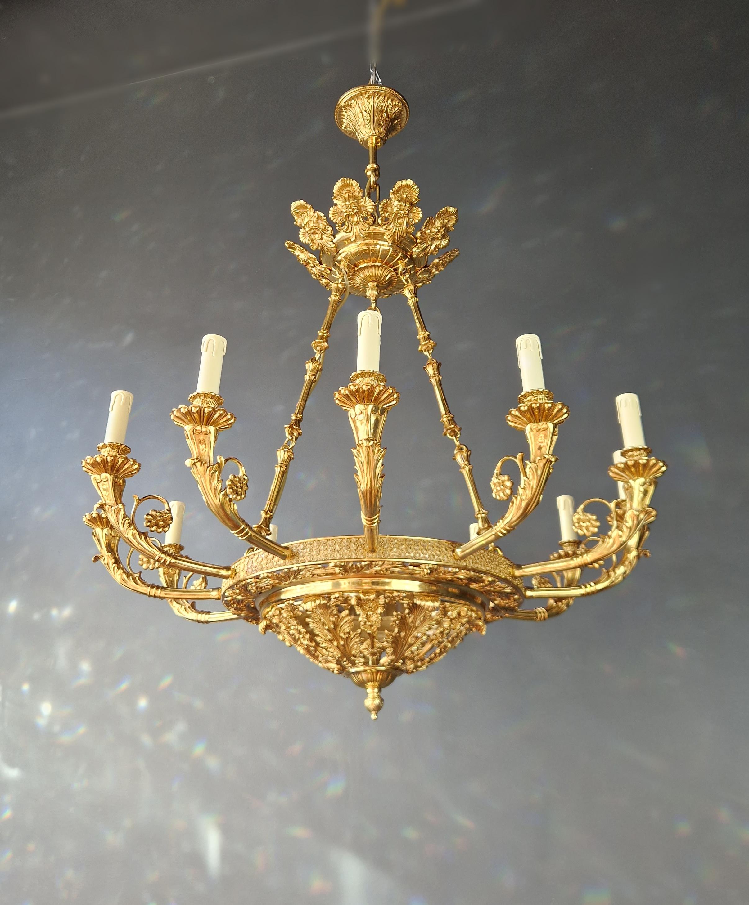 Allemand Lustre Empire baroque laiton lustre cristal lustre or antique en vente