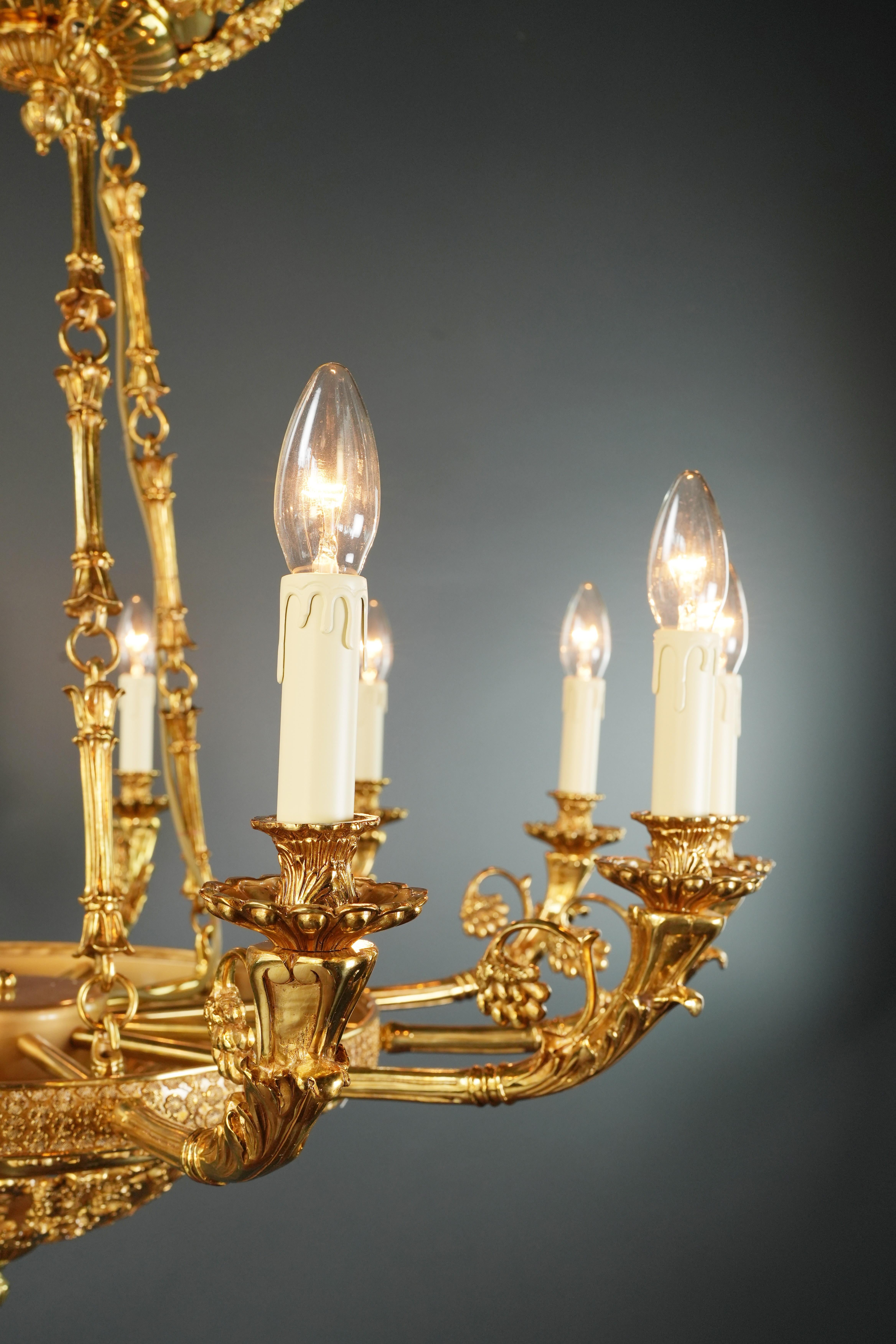Lustre Empire baroque laiton lustre cristal lustre or antique en vente 4
