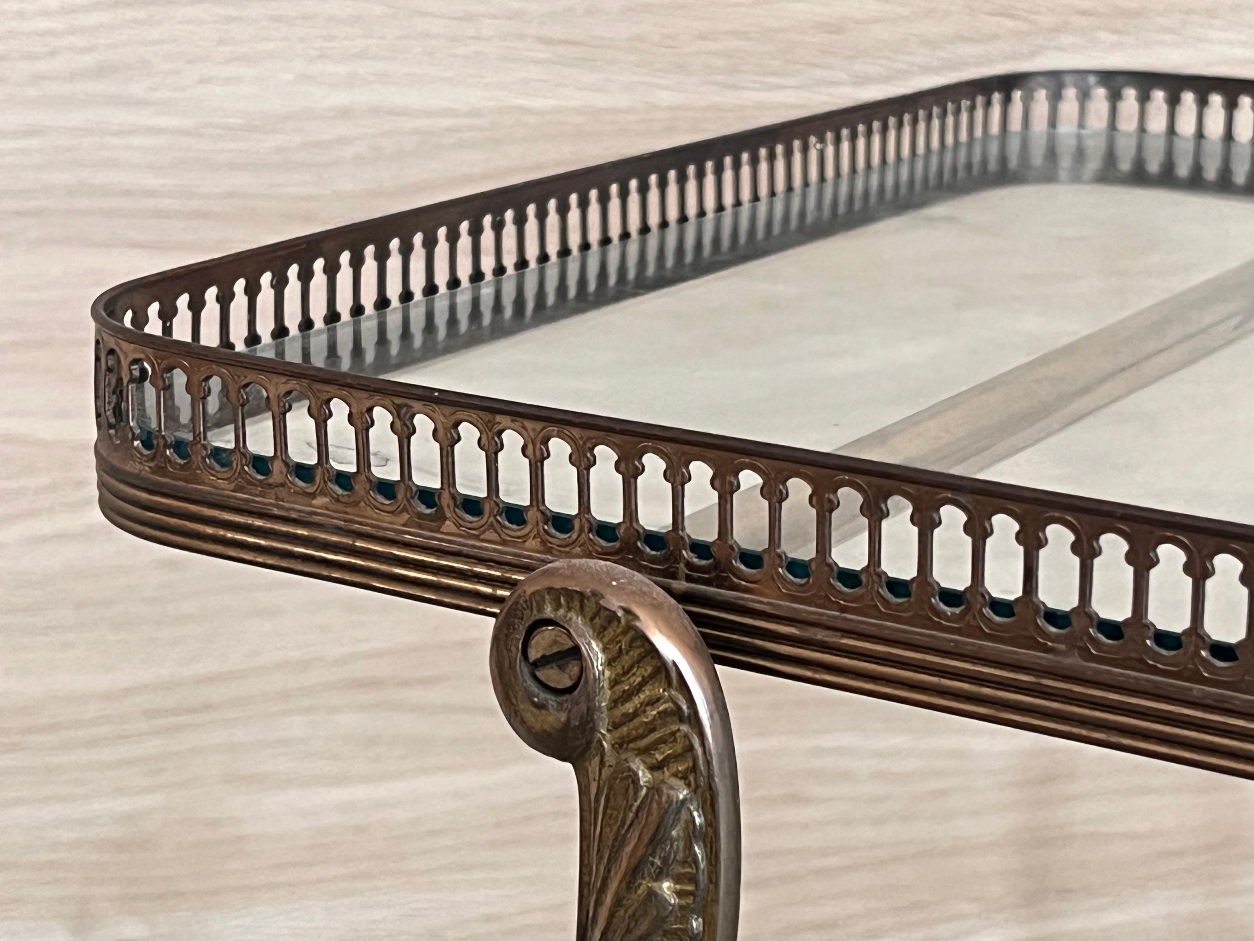Chariot de bar ou de thé à deux niveaux en bronze baroque en vente 3