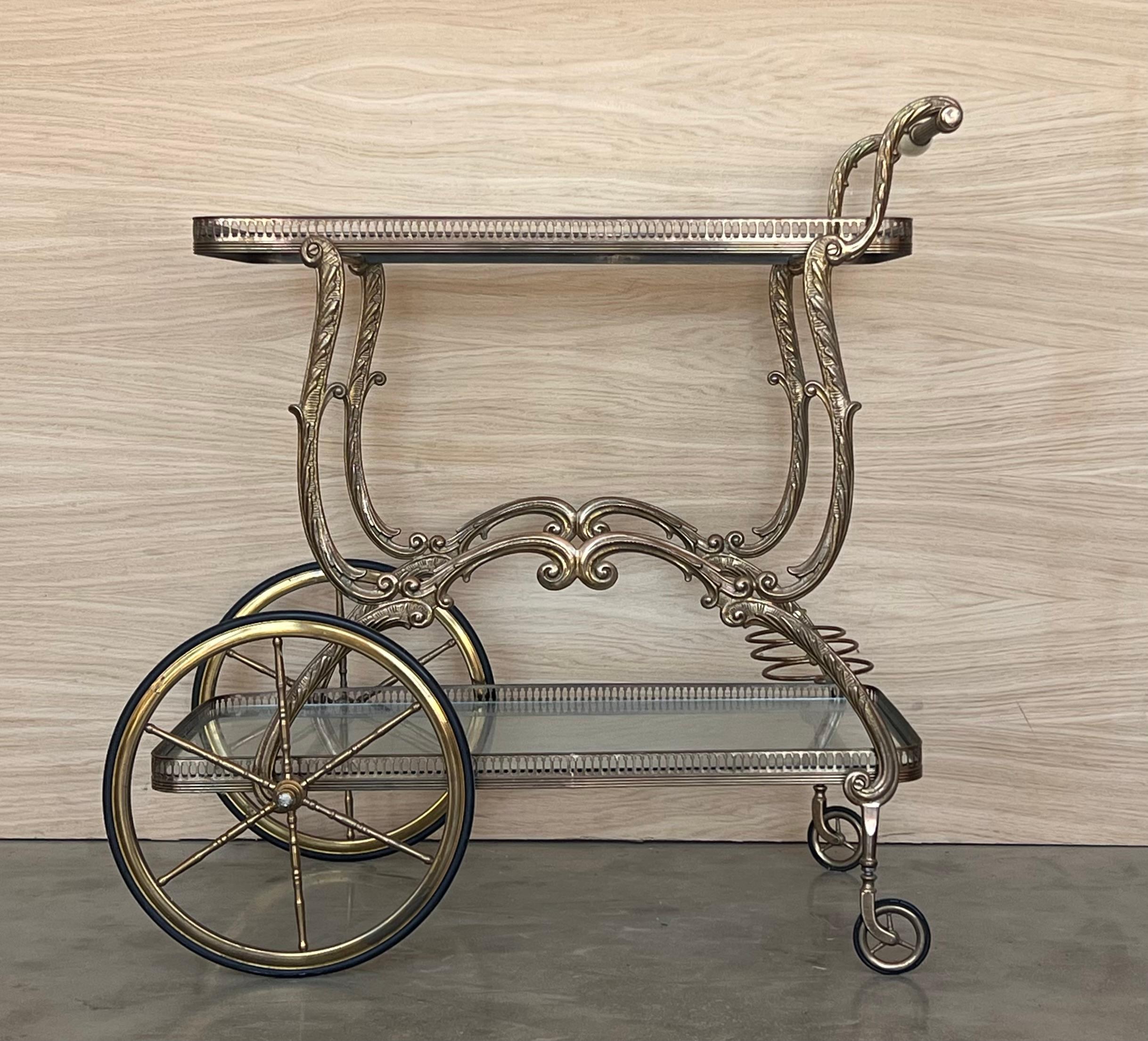Baroque Chariot de bar ou de thé à deux niveaux en bronze baroque en vente