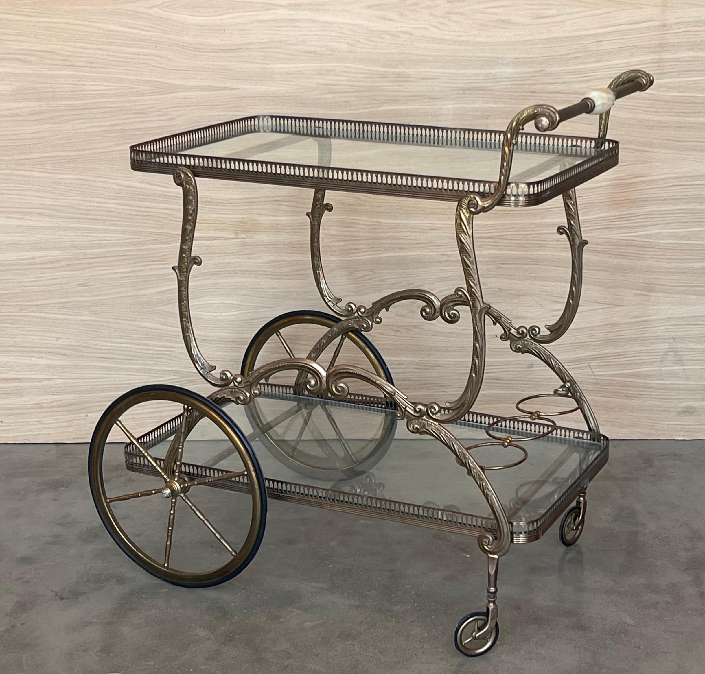 Chariot de bar ou de thé à deux niveaux en bronze baroque Bon état - En vente à Miami, FL