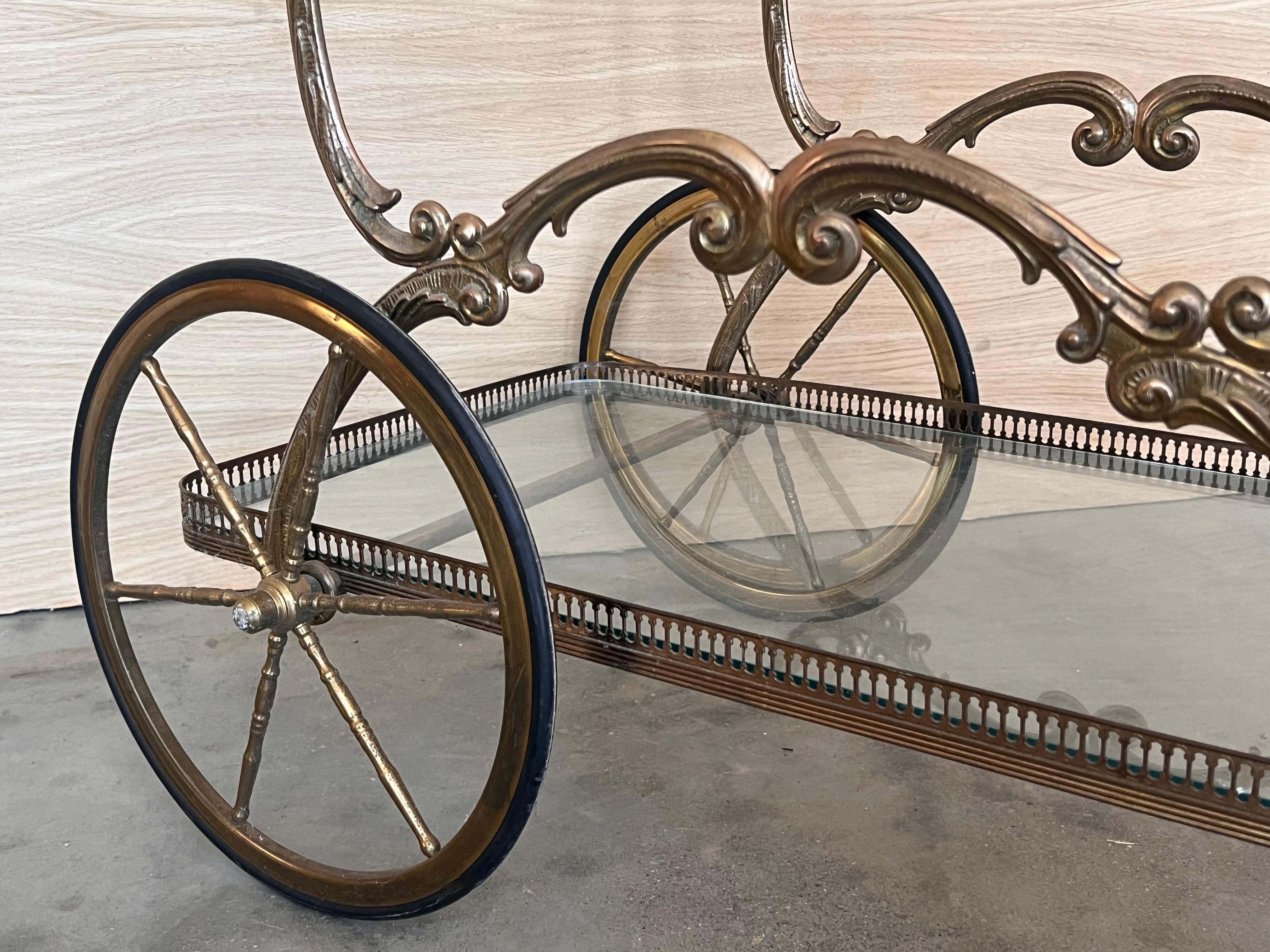 Chariot de bar ou de thé à deux niveaux en bronze baroque en vente 1