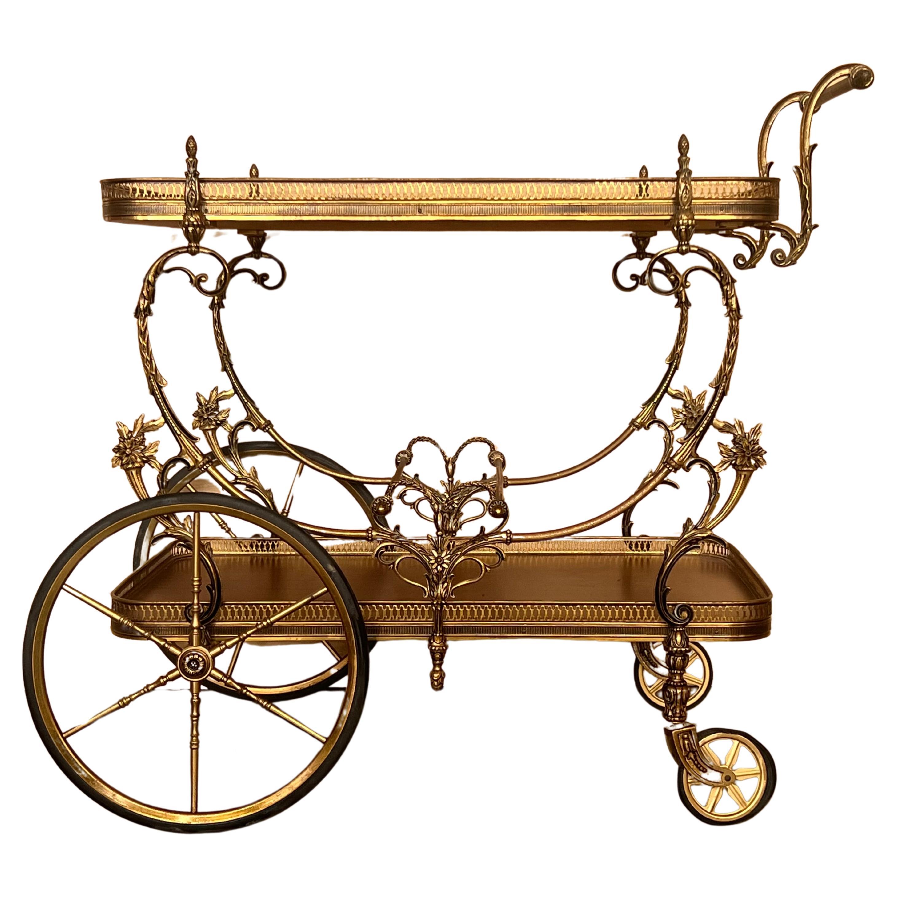 Chariot de bar ou de thé à deux niveaux en bronze baroque en vente