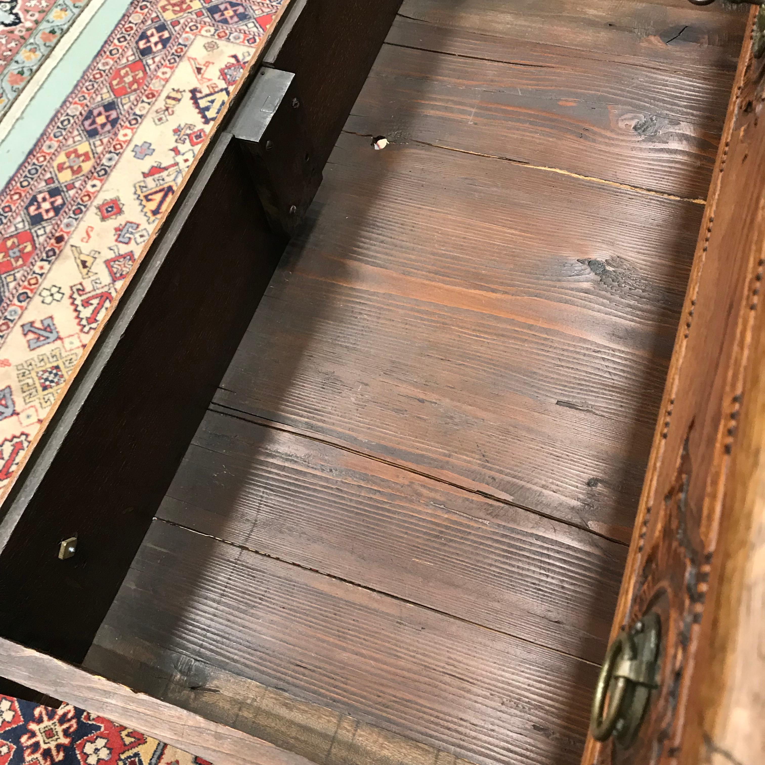 Baroque display cabinet, Aachen (Germany) 18th century, oak finely carved. Top section with glass doors and interior shelves. Bottom section with three large drawers. The cabinet will be shipped from Germany, shipping costs to Boston are included.
 