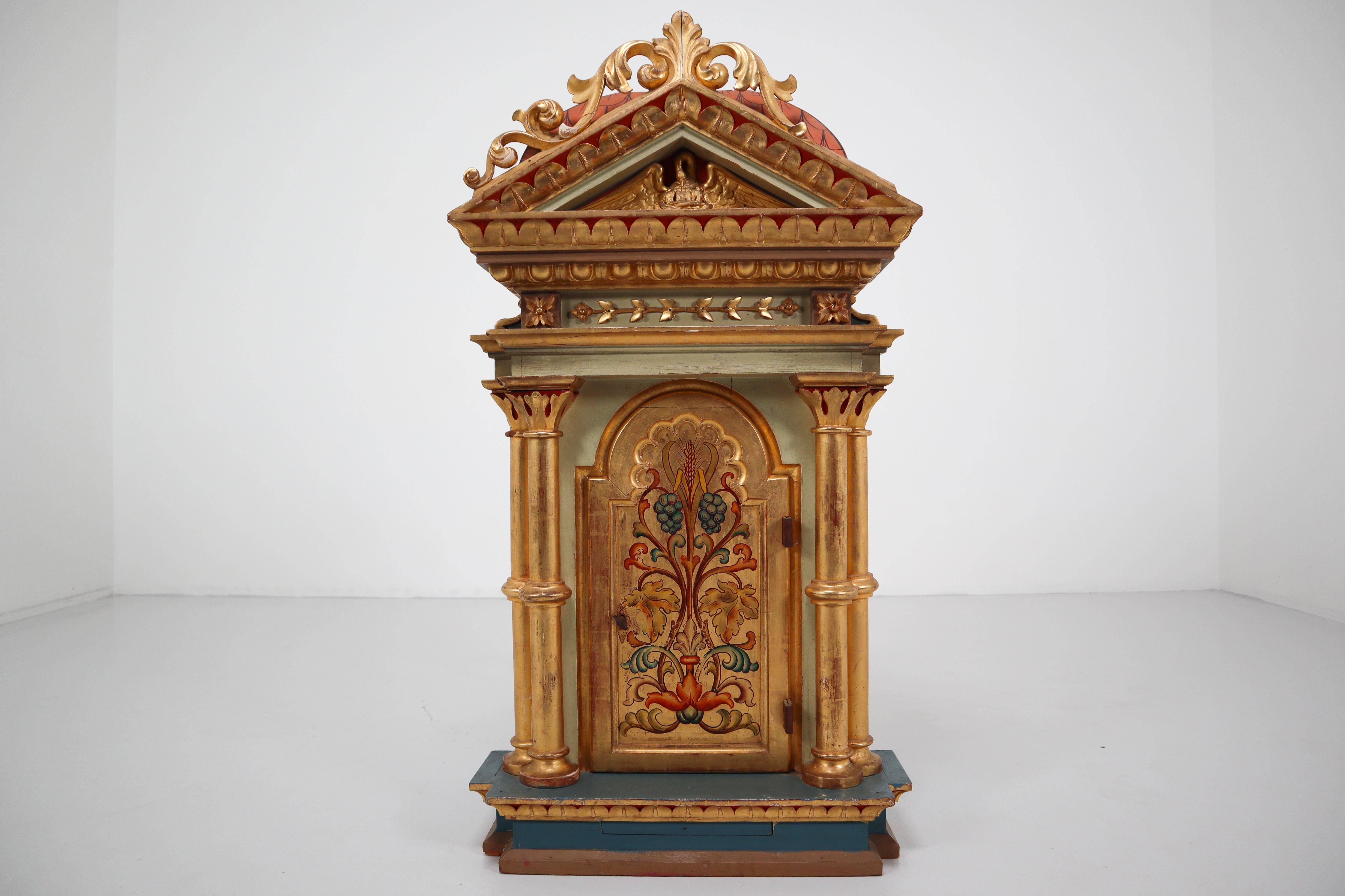 Baroque Cabinet in Gold Color painted in pine in very good original condition, Germany Early 19th Century