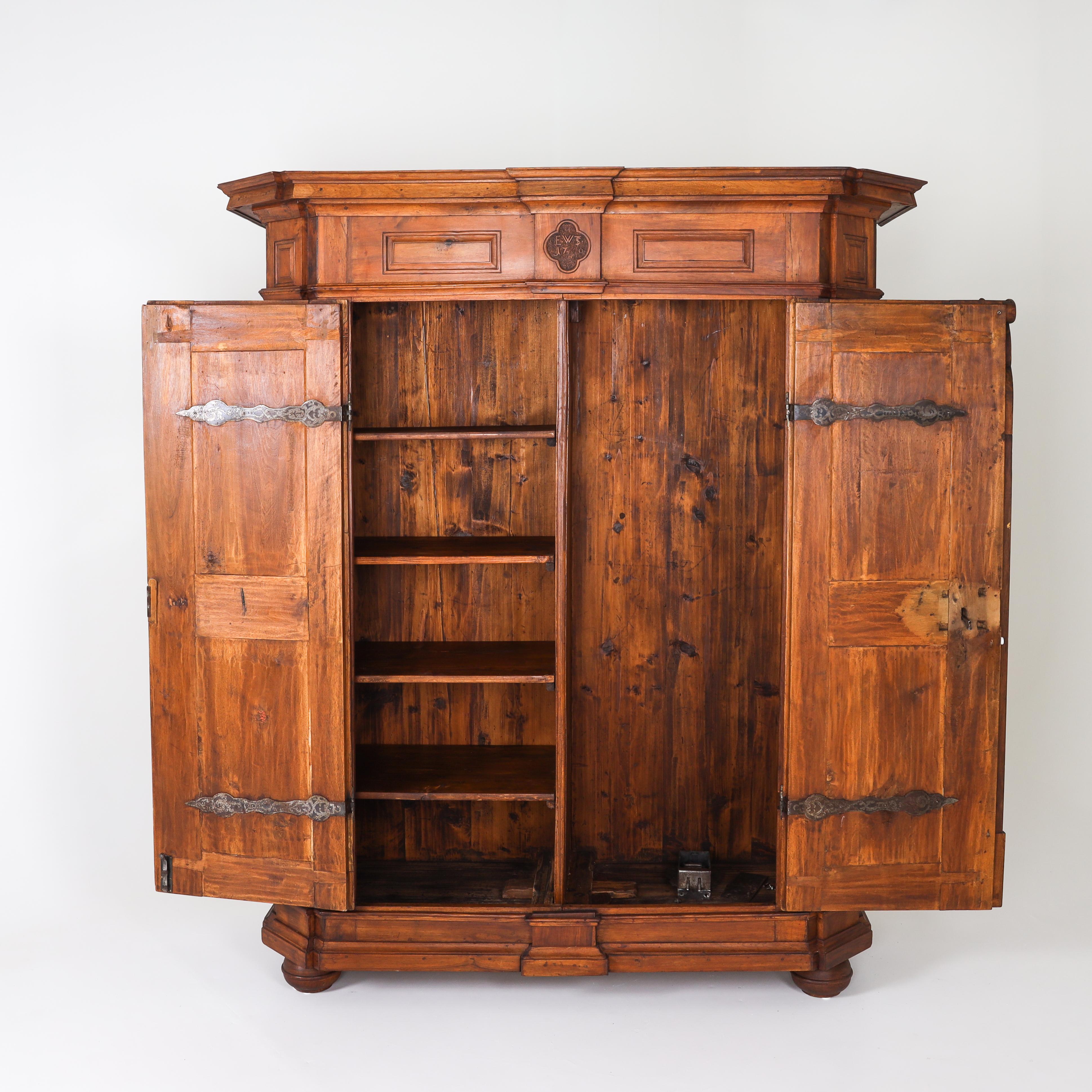 Cabinet baroque, milieu du 18e siècle Bon état - En vente à Greding, DE