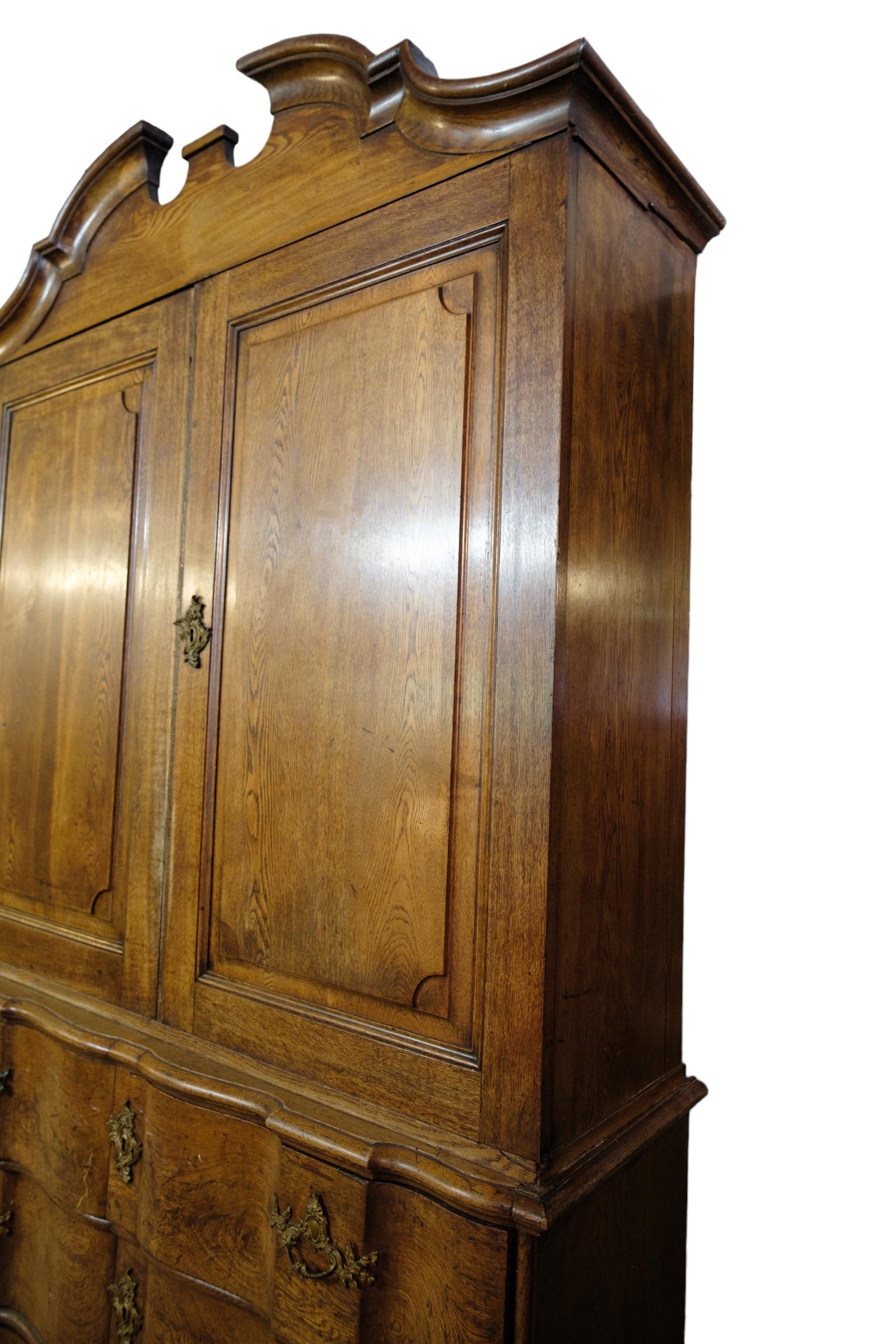 Baroque cabinet with drawers made of baroque oak from 1740s In Good Condition For Sale In Lejre, DK