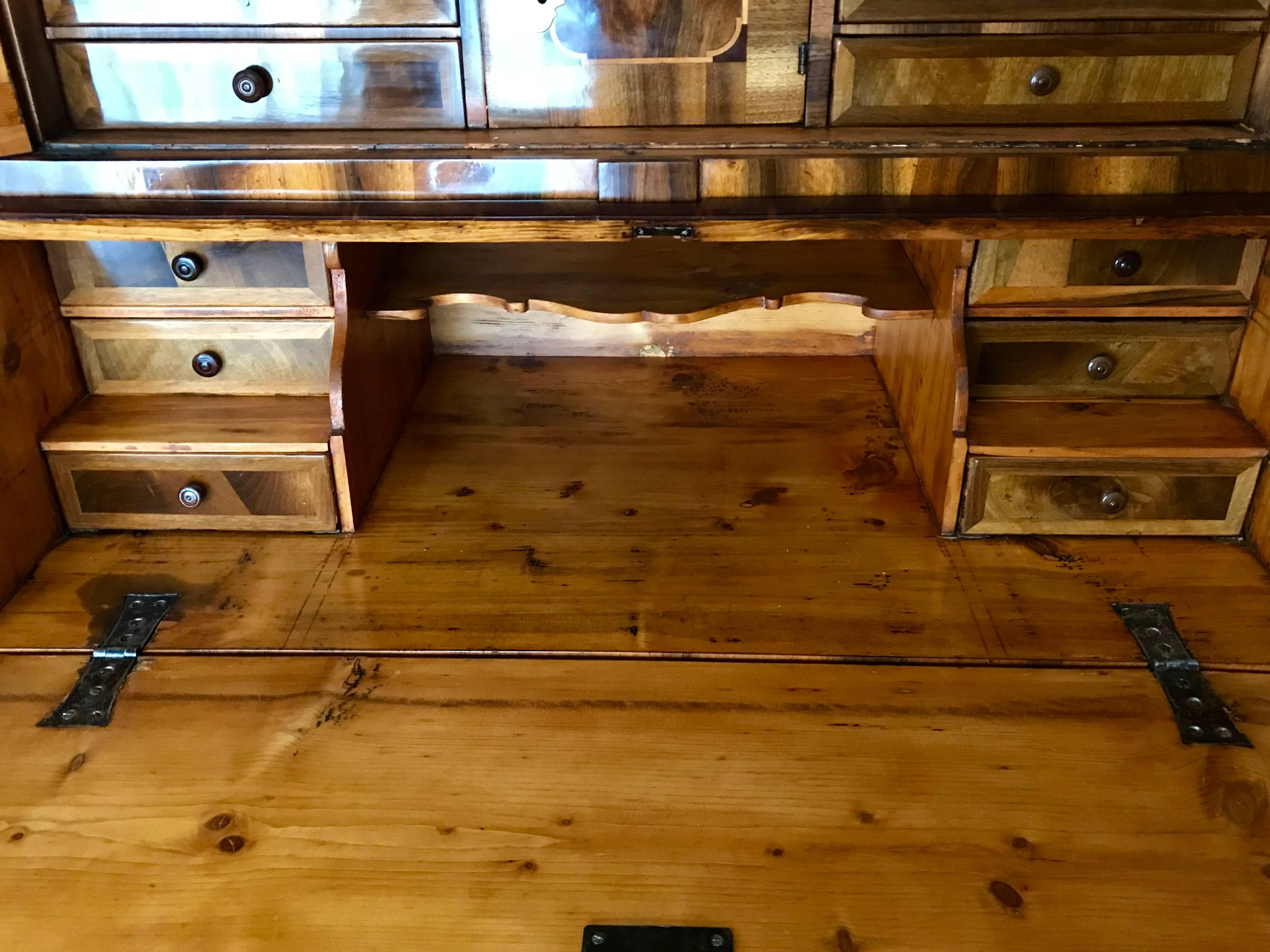 Gabinetto barocco con secretaire, Germania 1750 In condizioni buone in vendita a Belmont, MA