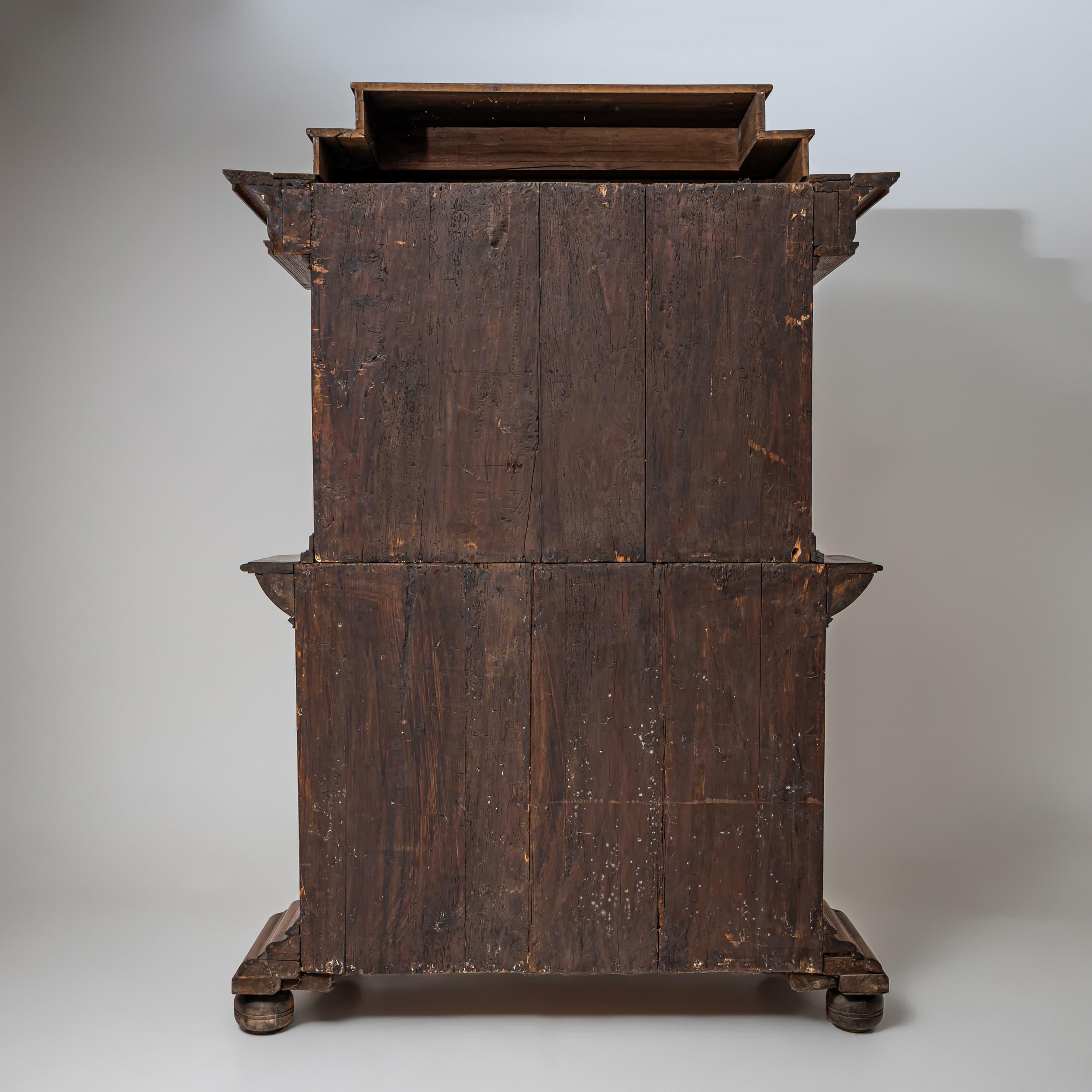Armario Barroco con Columnas Torneadas, Siglo XVIII en venta 3