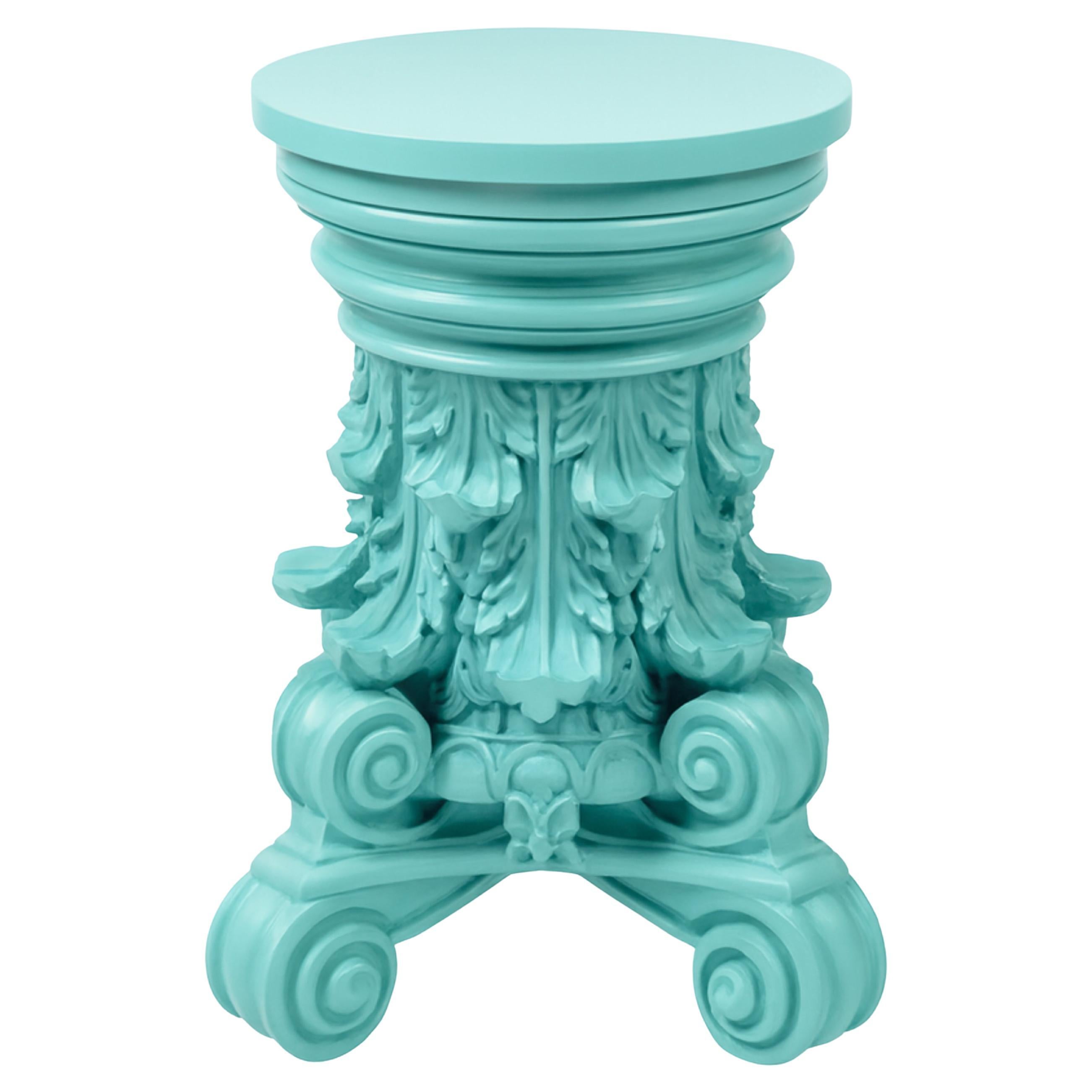 Base con piedistallo a forma di uovo blu intagliato in stile barocco,  Inizio del XX secolo