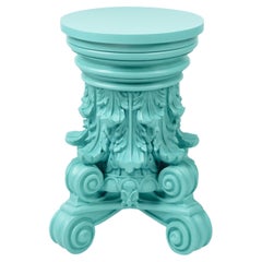 Base con piedistallo a forma di uovo blu intagliato in stile barocco,  Inizio del XX secolo