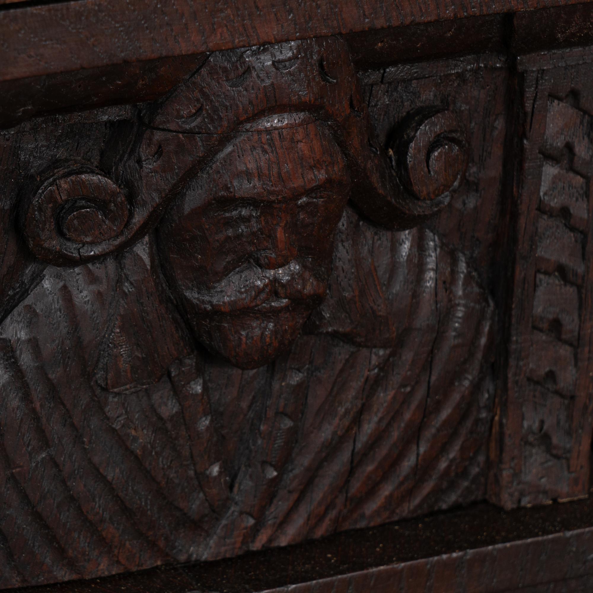 Barockes Schnitzkabinett aus Eiche, Schnapsschrank Bar aus Dänemark um 1860-80 5