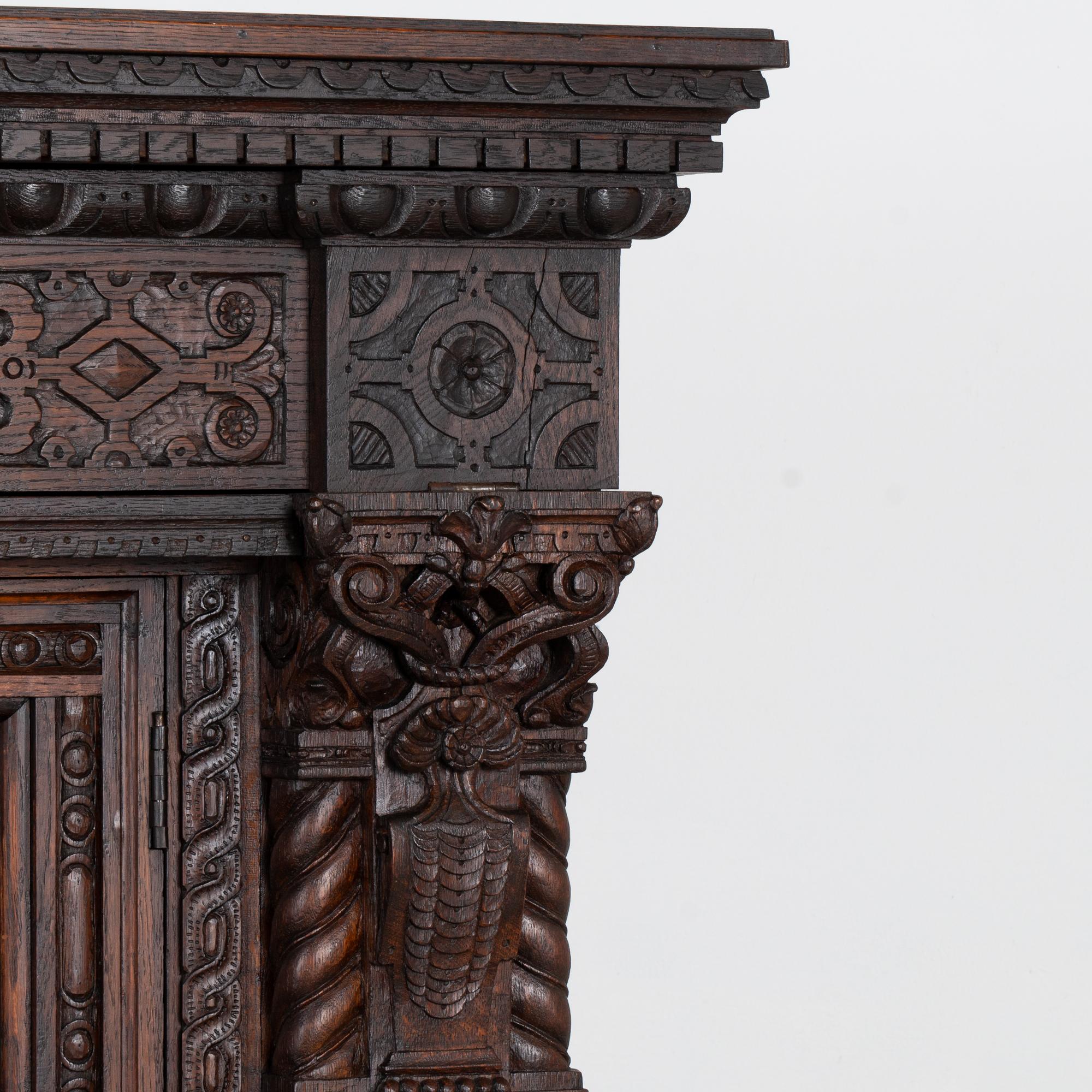 Barockes Schnitzkabinett aus Eiche, Schnapsschrank Bar aus Dänemark um 1860-80 (Eichenholz)