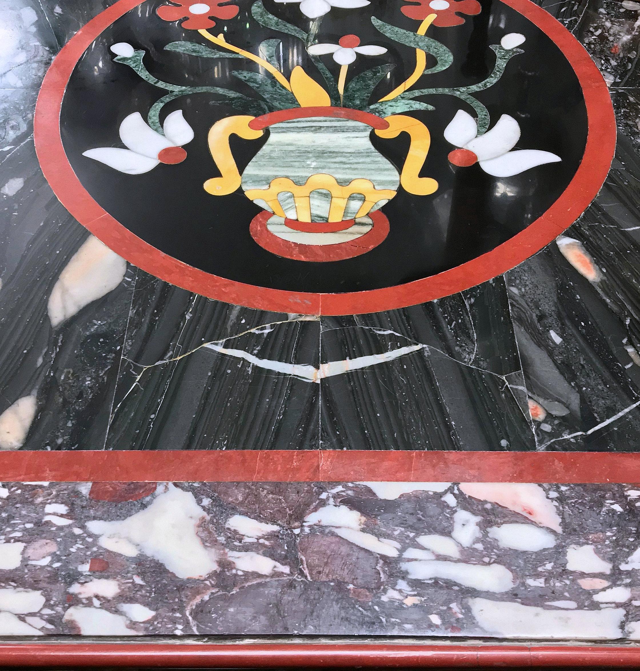 Barock geschnitzter und bemalter Tisch im Barockstil mit Pietra Dura-Marmorplatte im Angebot 5