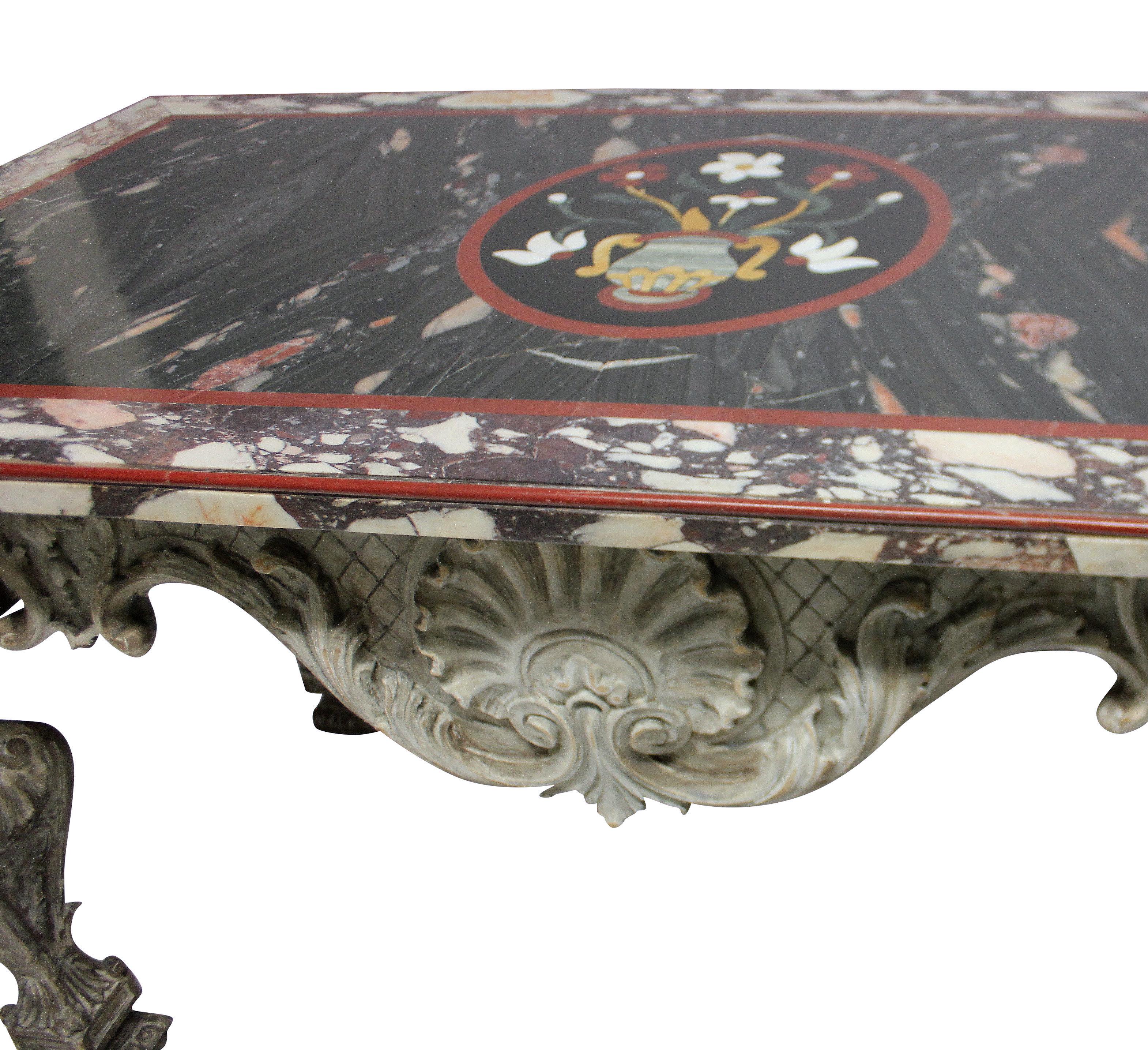 Barock geschnitzter und bemalter Tisch im Barockstil mit Pietra Dura-Marmorplatte im Angebot 2